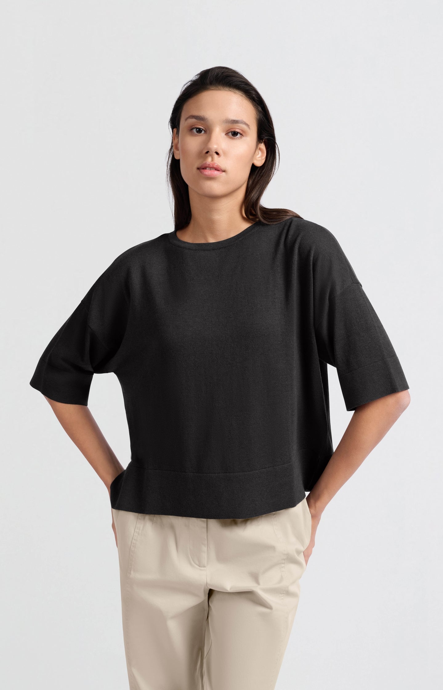 Oversized fine knitted T-shirt with mid-length sleeves