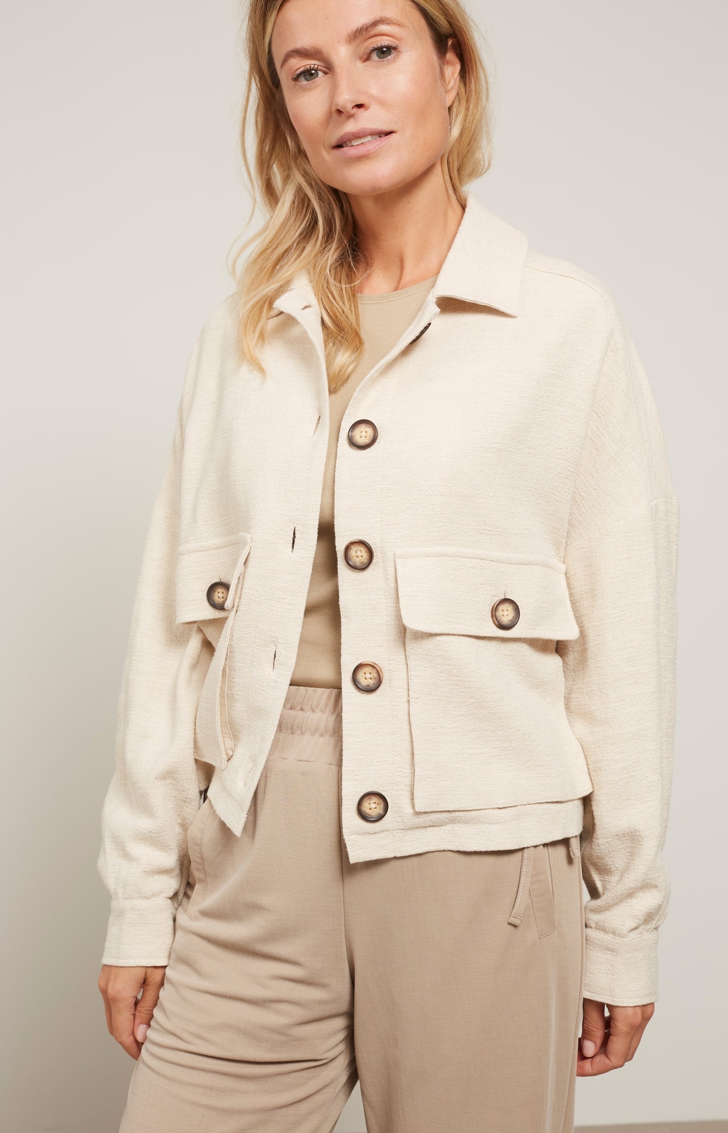 Oversized jacket with pockets, buttons and drawstring