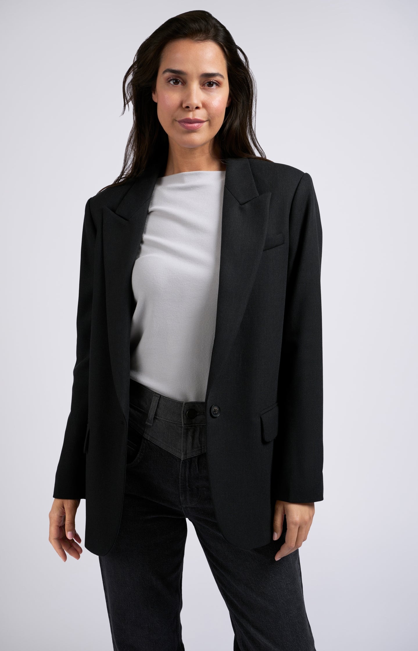 Oversized long sleeve blazer with pockets and single button - Type: lookbook