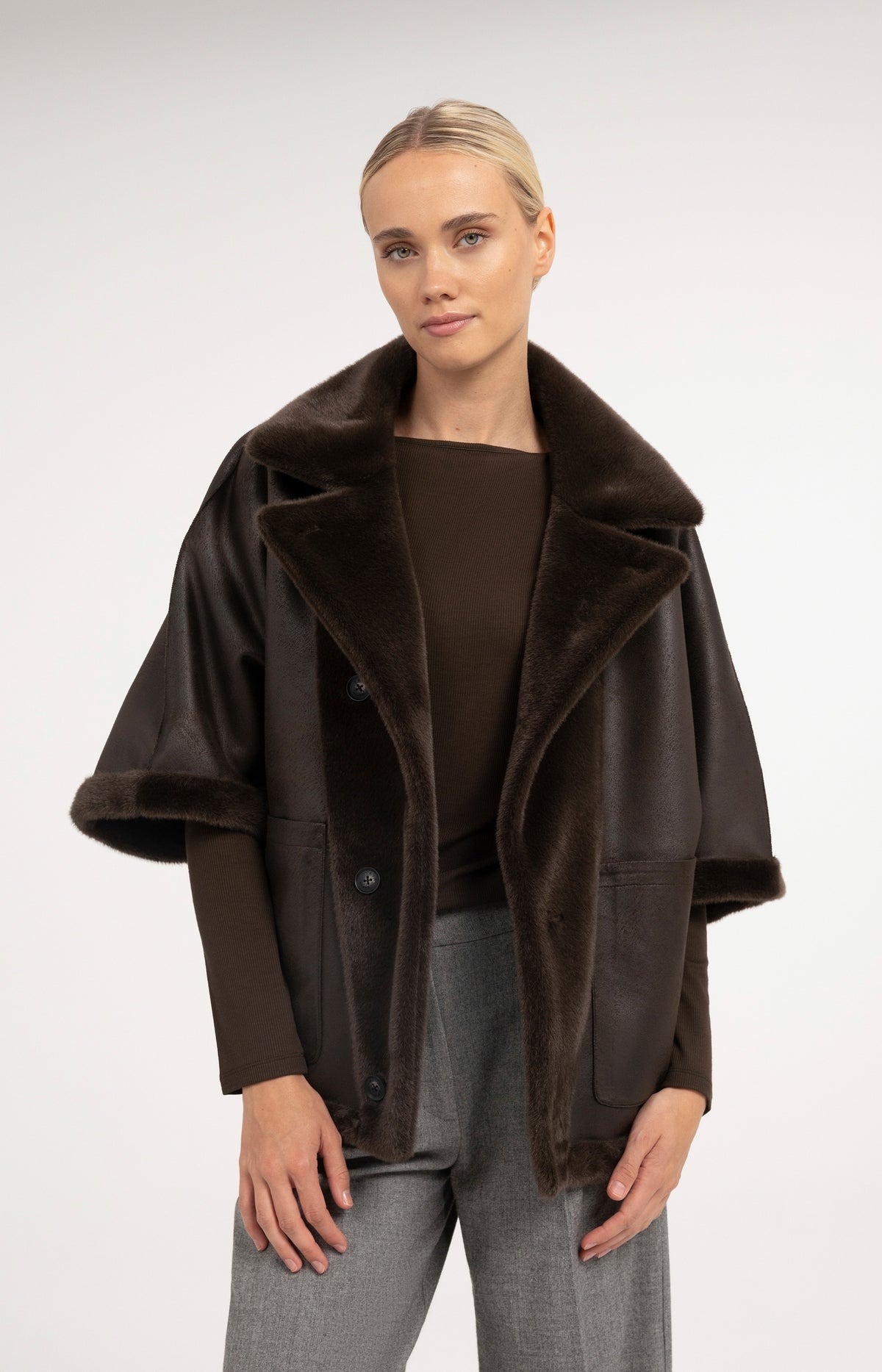 Oversize-Wendejacke aus Fellimitat - Delicioso Brown
