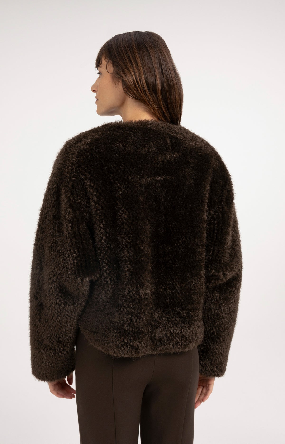 Oversized short faux fur jacket with buttons - Delicioso Brown