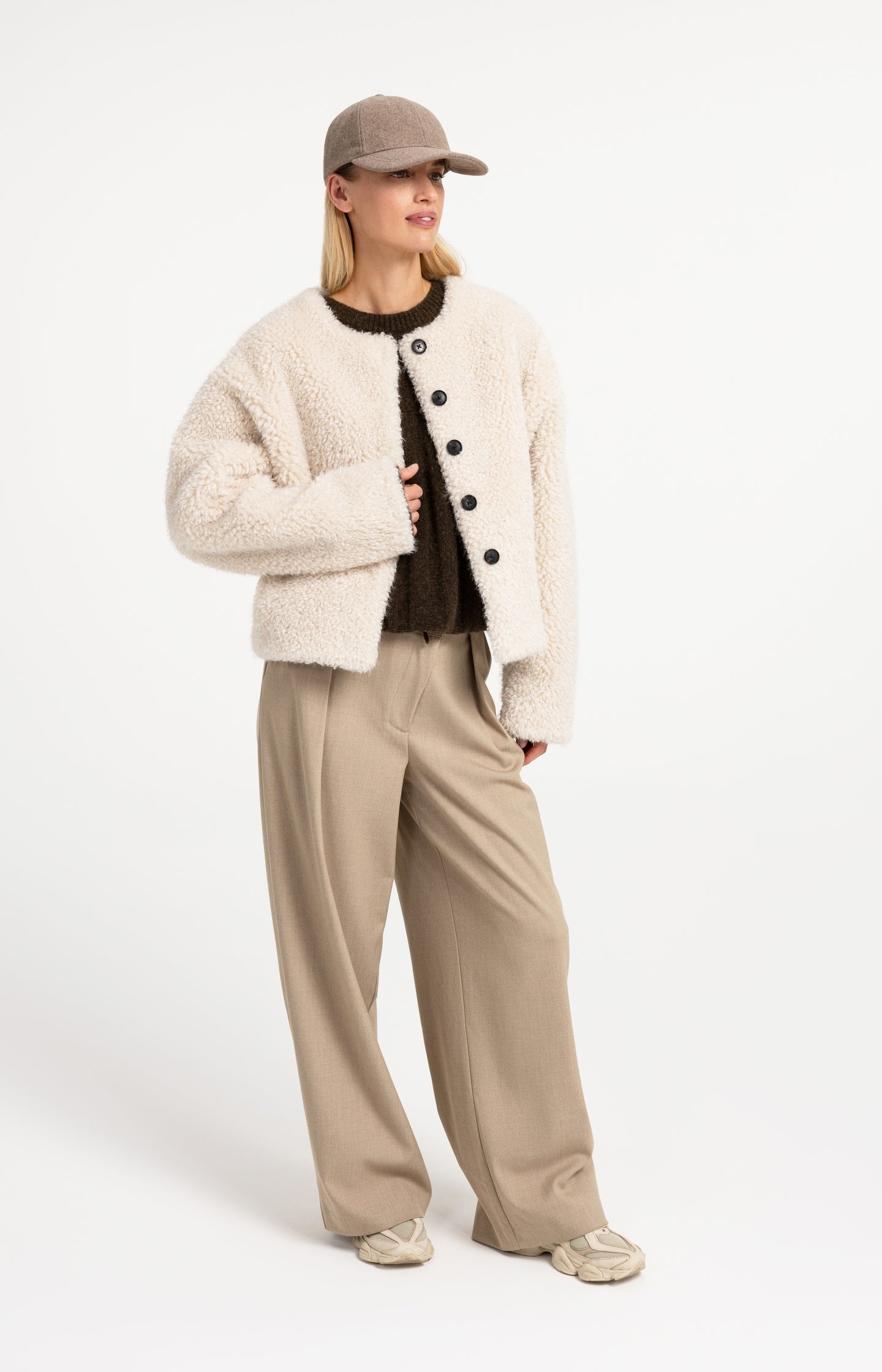 Oversized short faux fur jacket - Type: lookbook