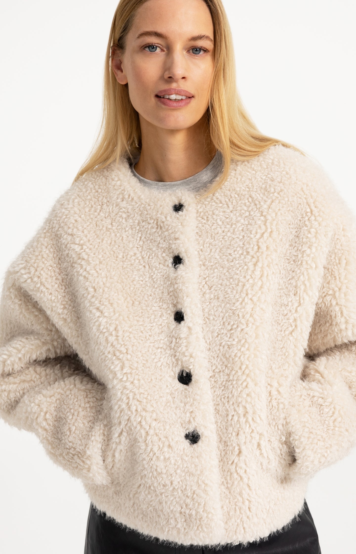Oversized short faux fur jacket - Type: lookbook