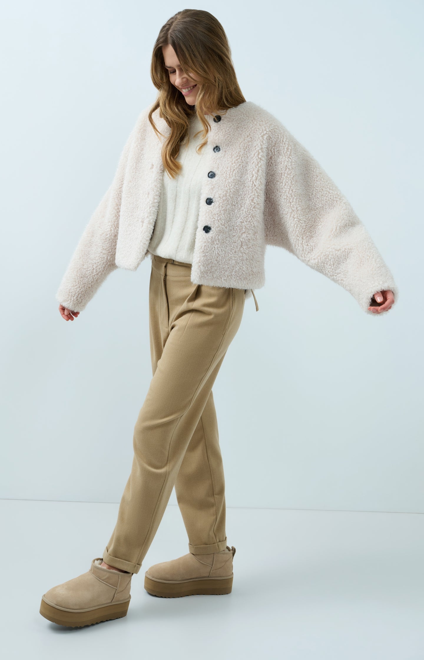 Oversized short faux fur jacket - Type: lookbook