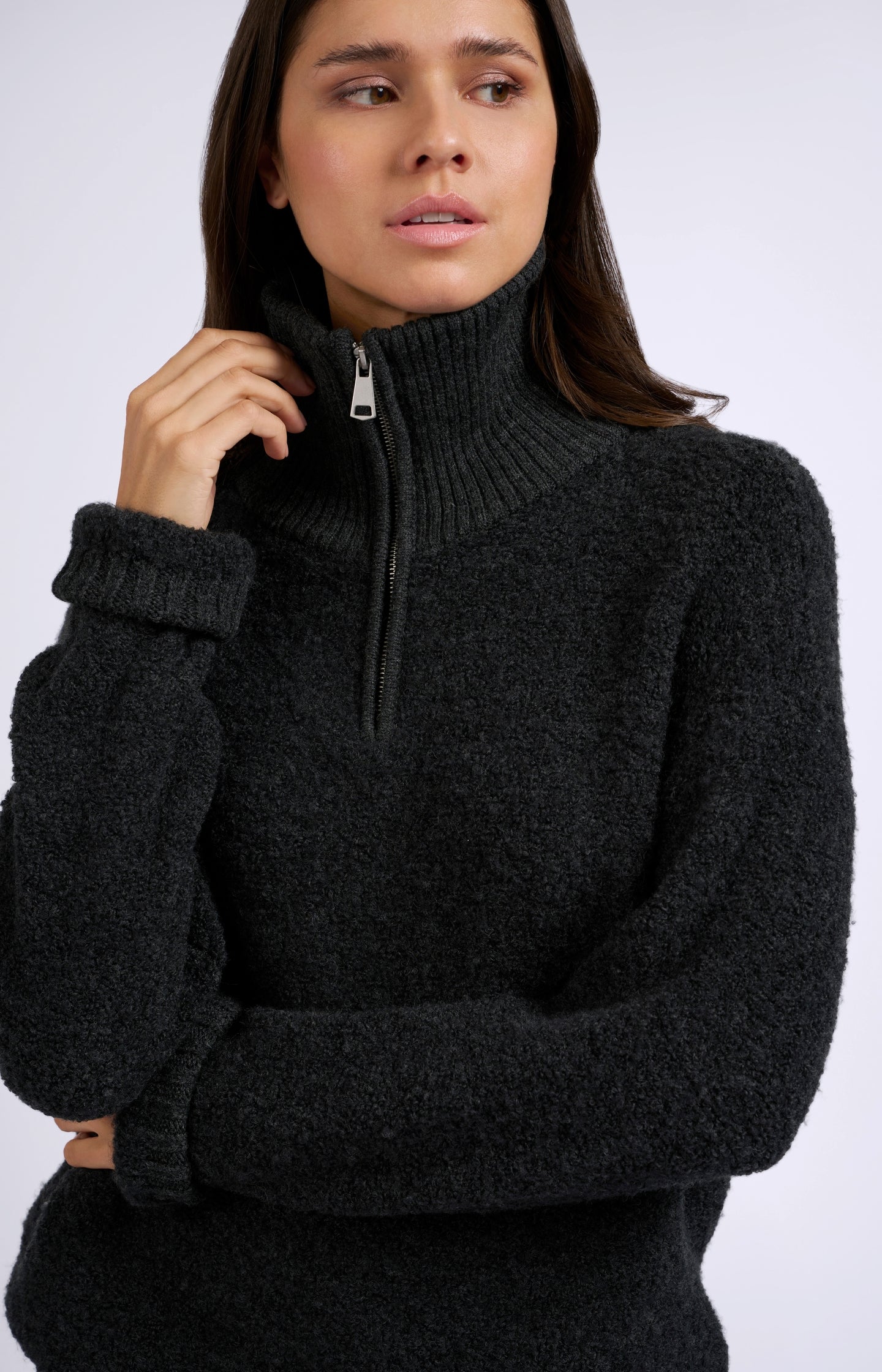 Oversized sweater with classic collar and half zipper