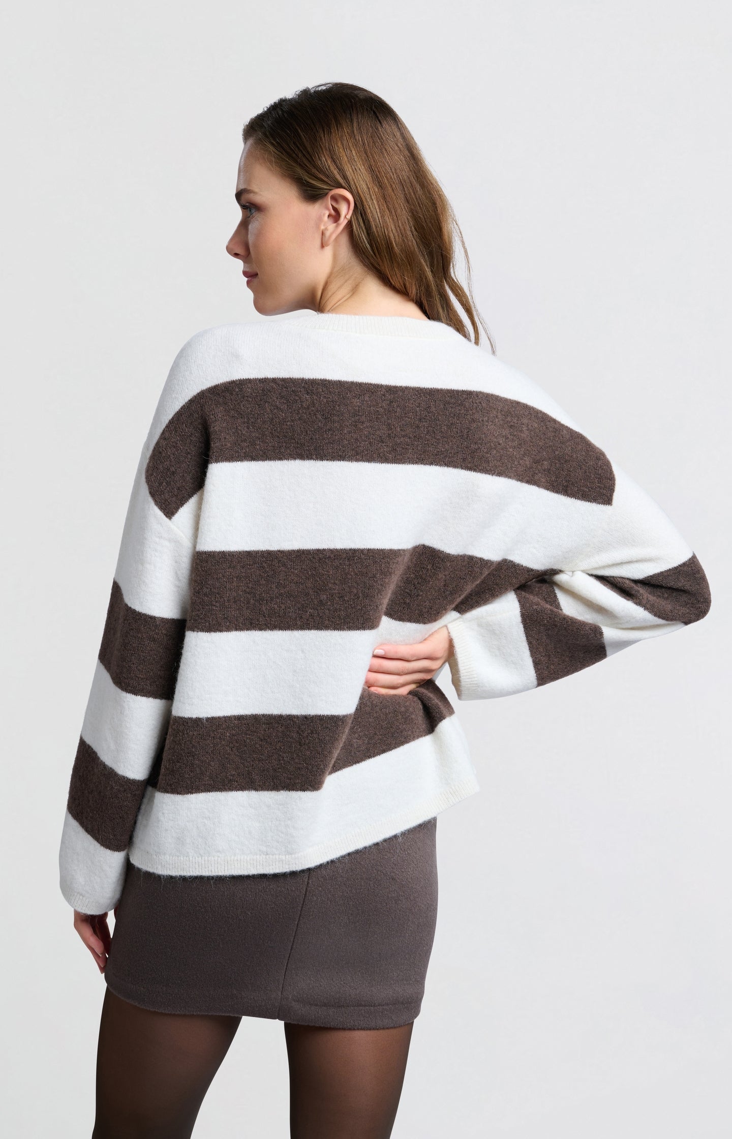 Oversized sweater with wide stripes and long sleeves