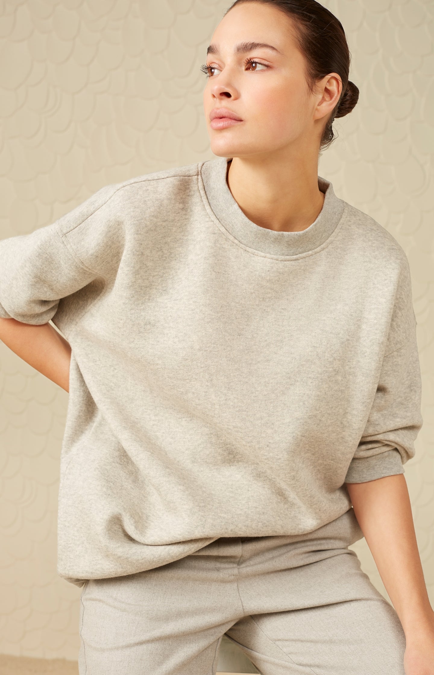 Oversized sweatshirt with crewneck and long sleeves - Type: lookbook