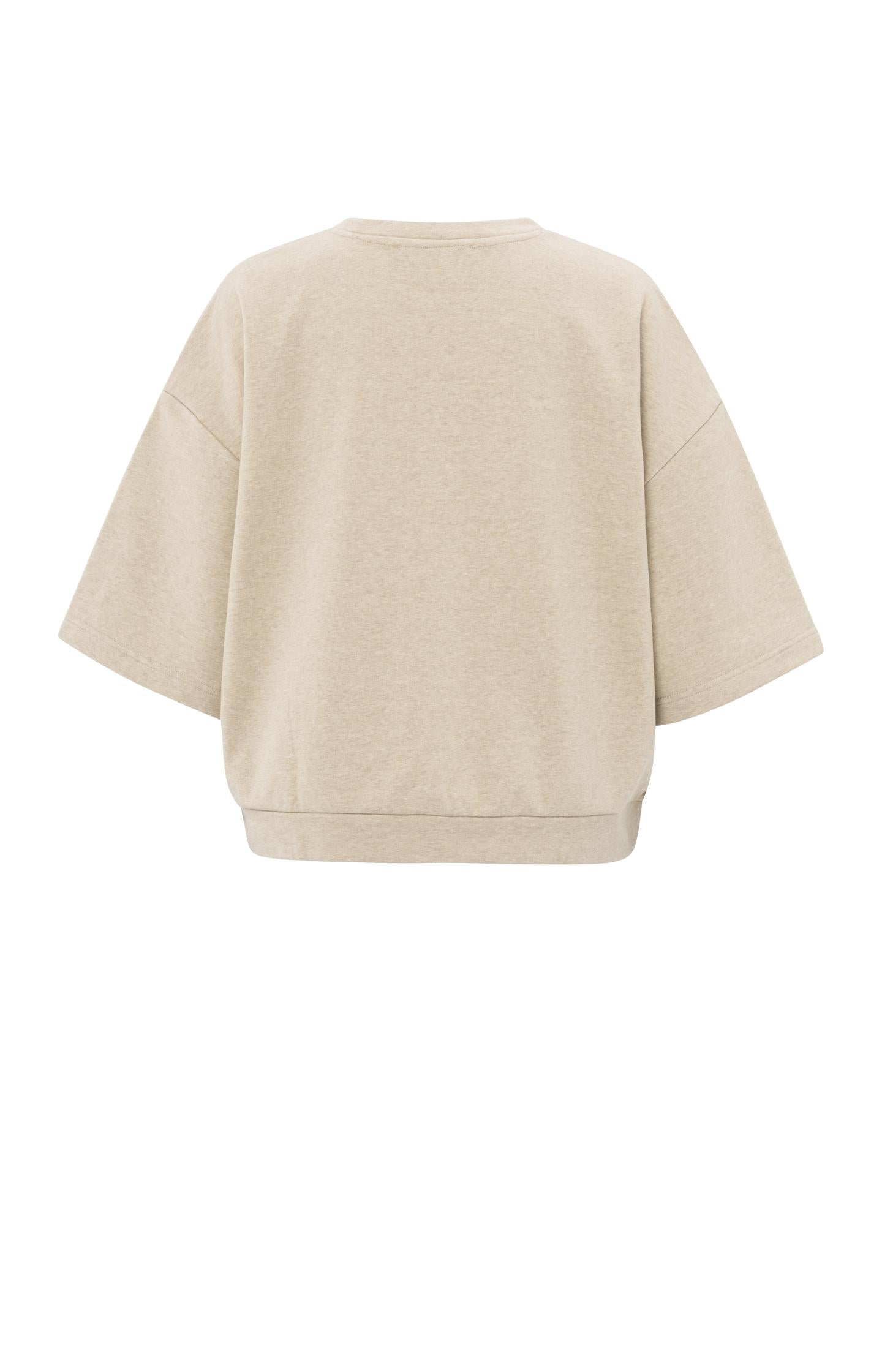 Oversized sweatshirt with short, wide sleeves