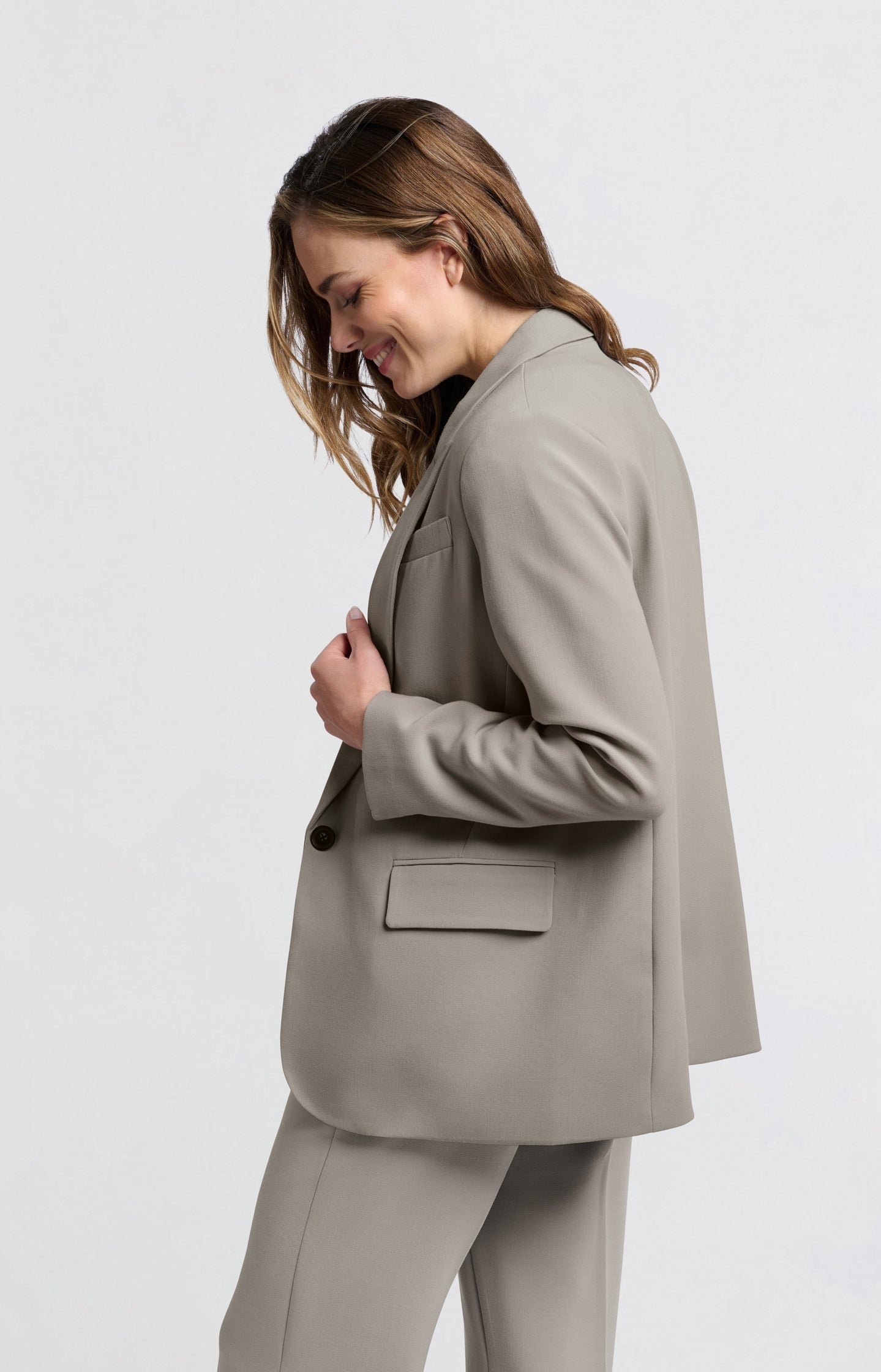 Oversized woven blazer with single button closure and collar