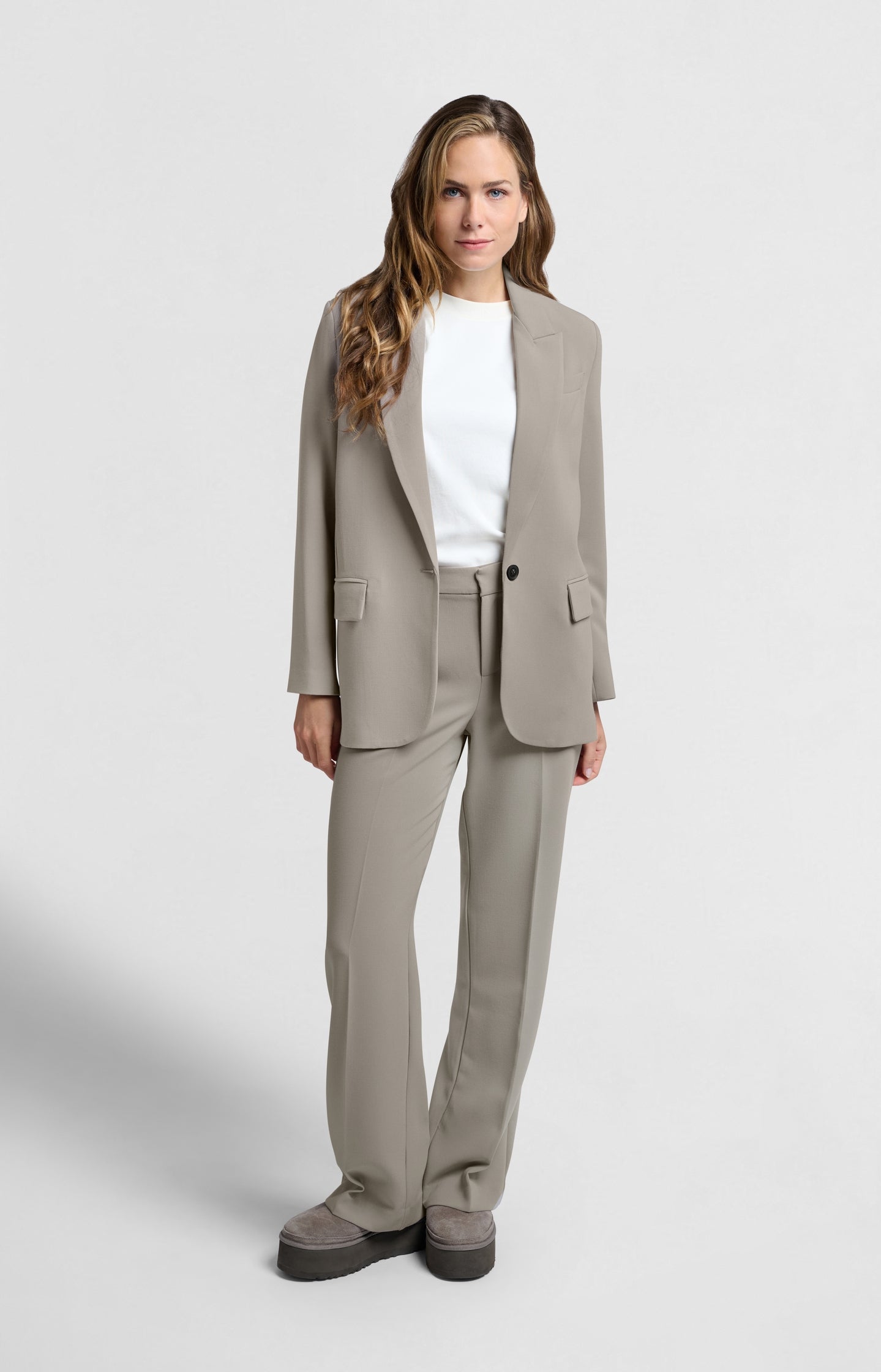 Oversized woven blazer with single button closure and collar