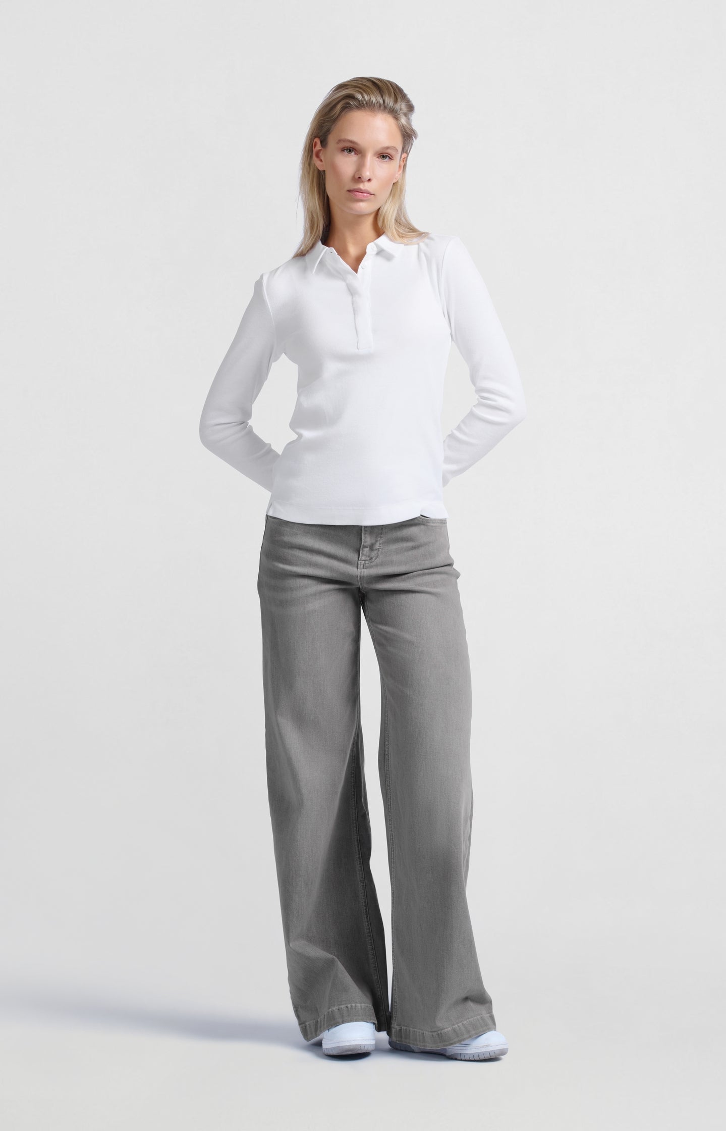 Polo in fine ribbed fabric with long sleeves and collar