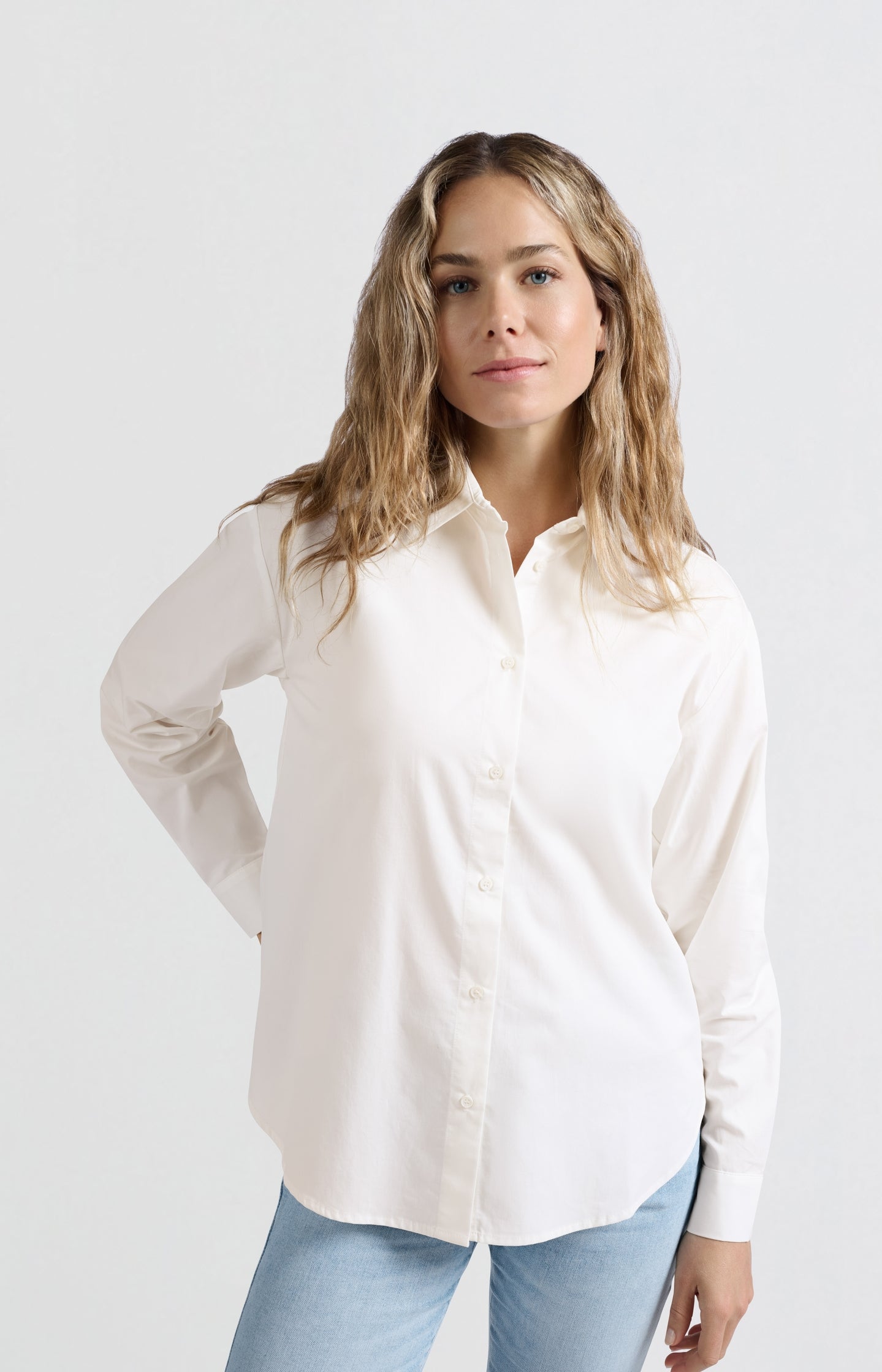 Poplin blouse with bow details on the back