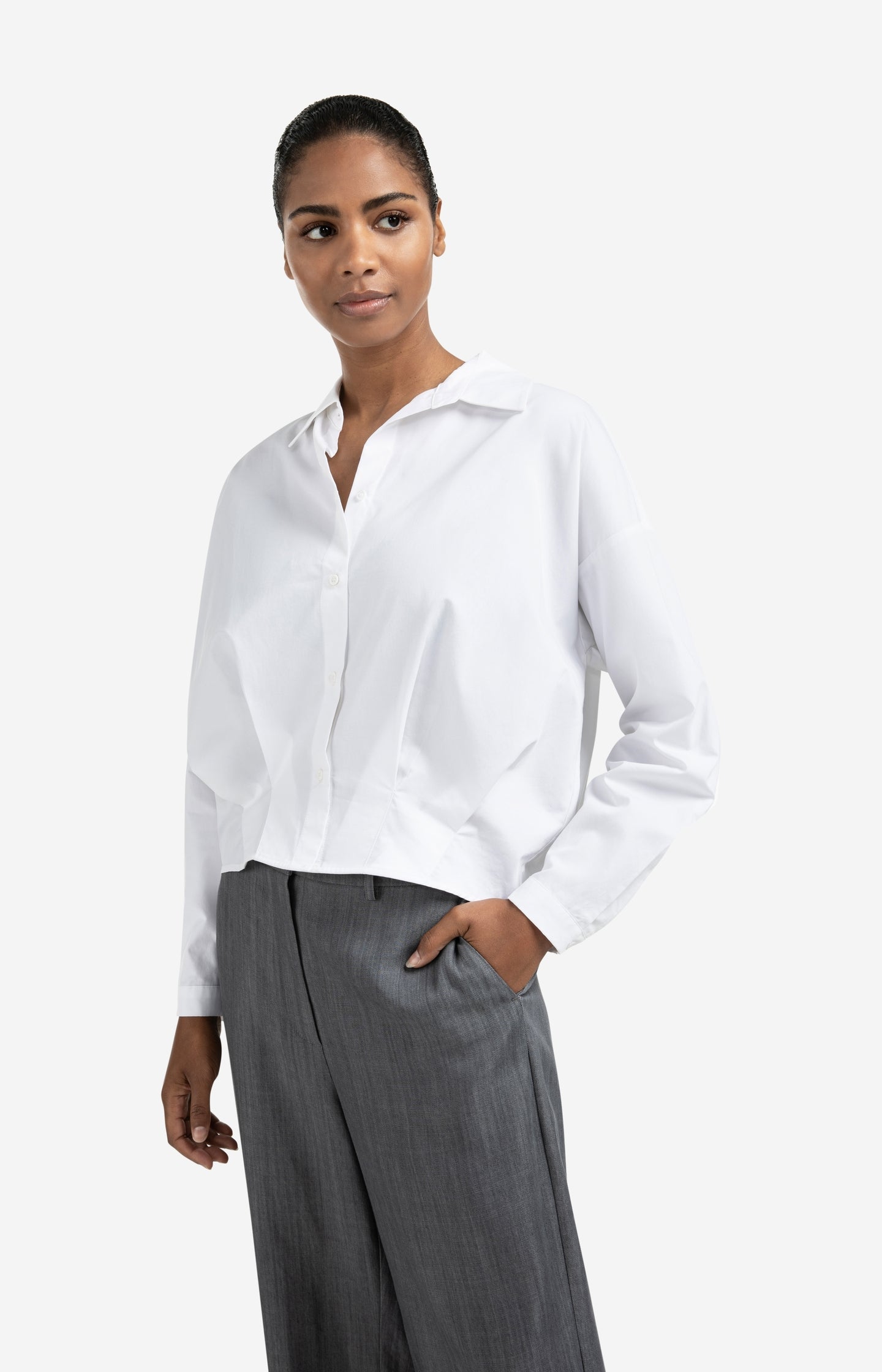 Poplin blouse with front pleat details and classic collar