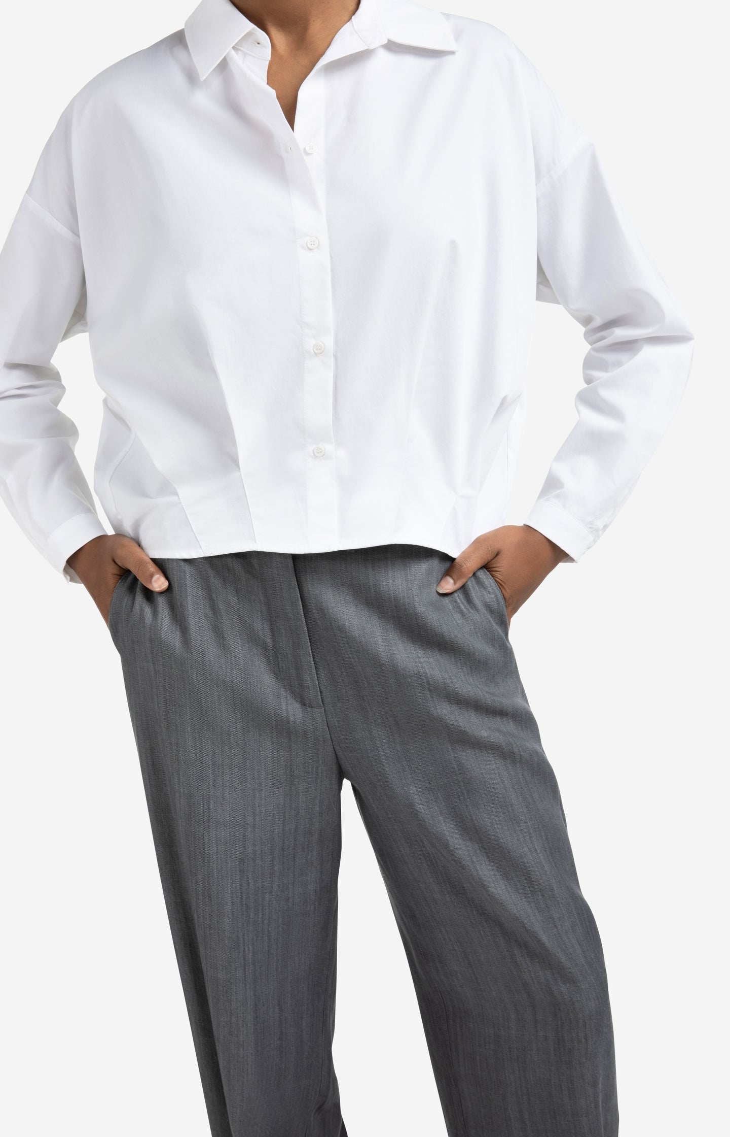 Poplin blouse with front pleat details and classic collar