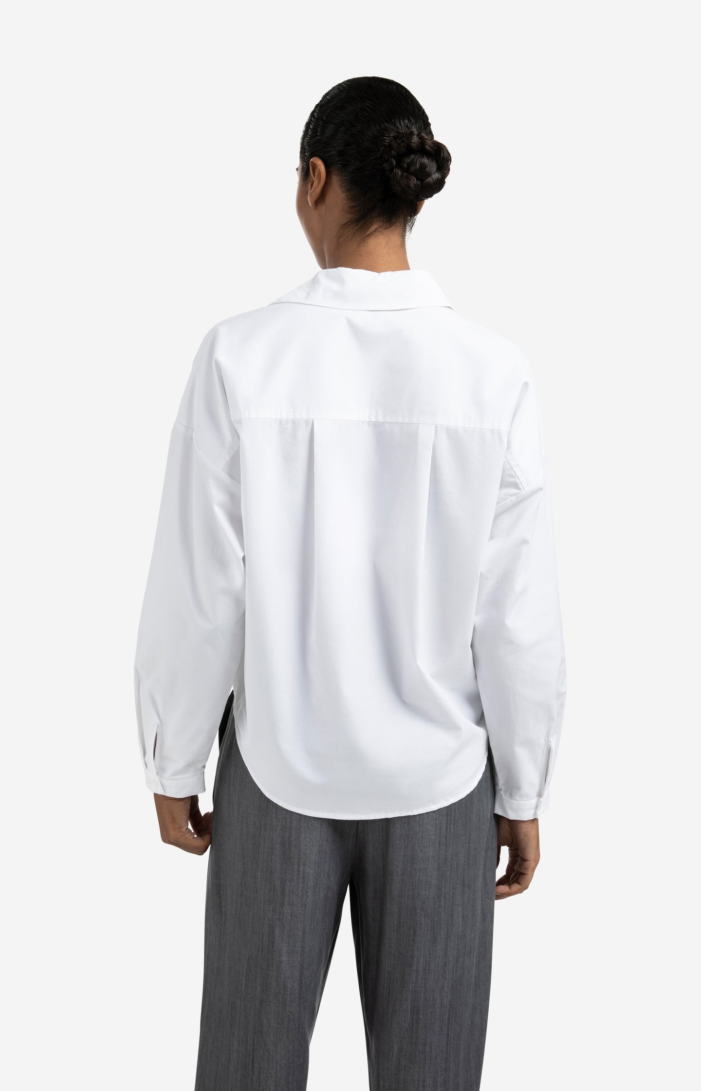 Poplin blouse with front pleat details and classic collar