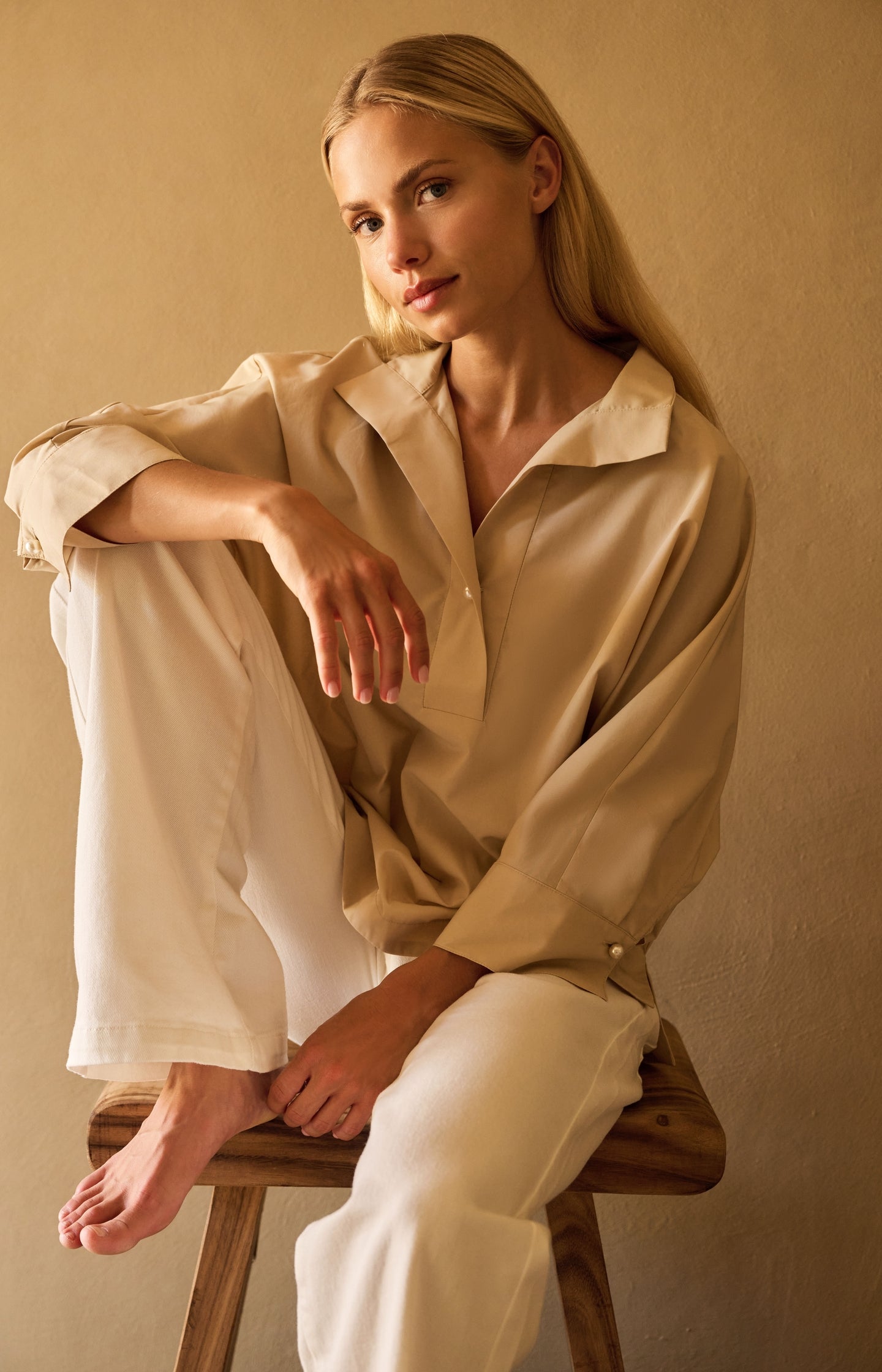 Poplin blouse with polo collar and pearl buttons