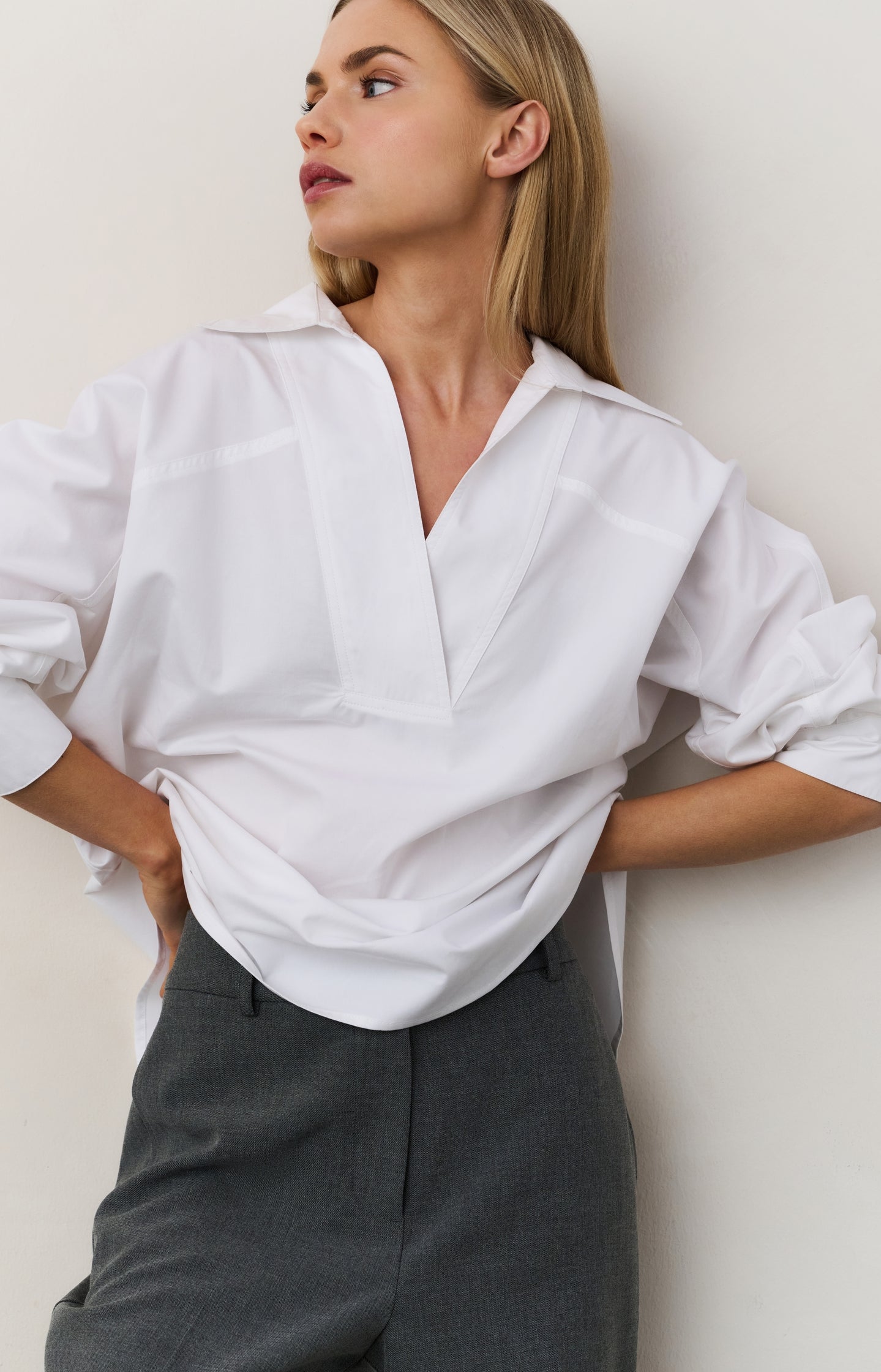 Poplin blouse with polo collar and V-neck