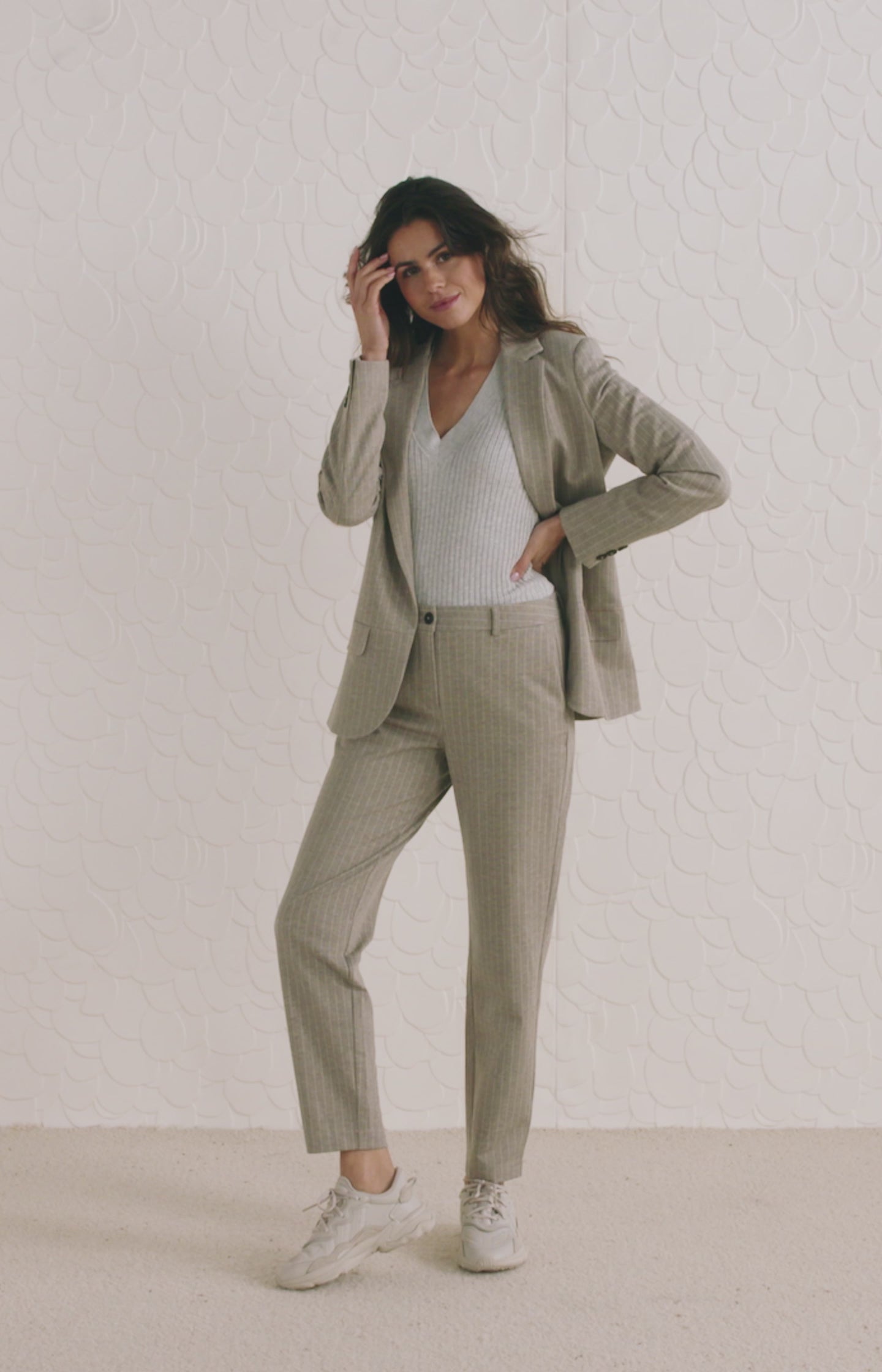 Soft blazer with long sleeves, pockets and pinstripes