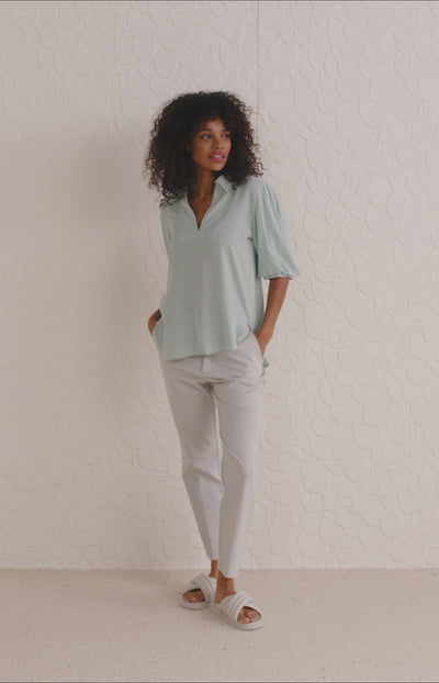 Top with V-neck, half puff sleeves and collar in supple fit