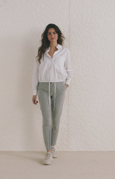 Soft pantalon with straight leg, pockets and pinstripes