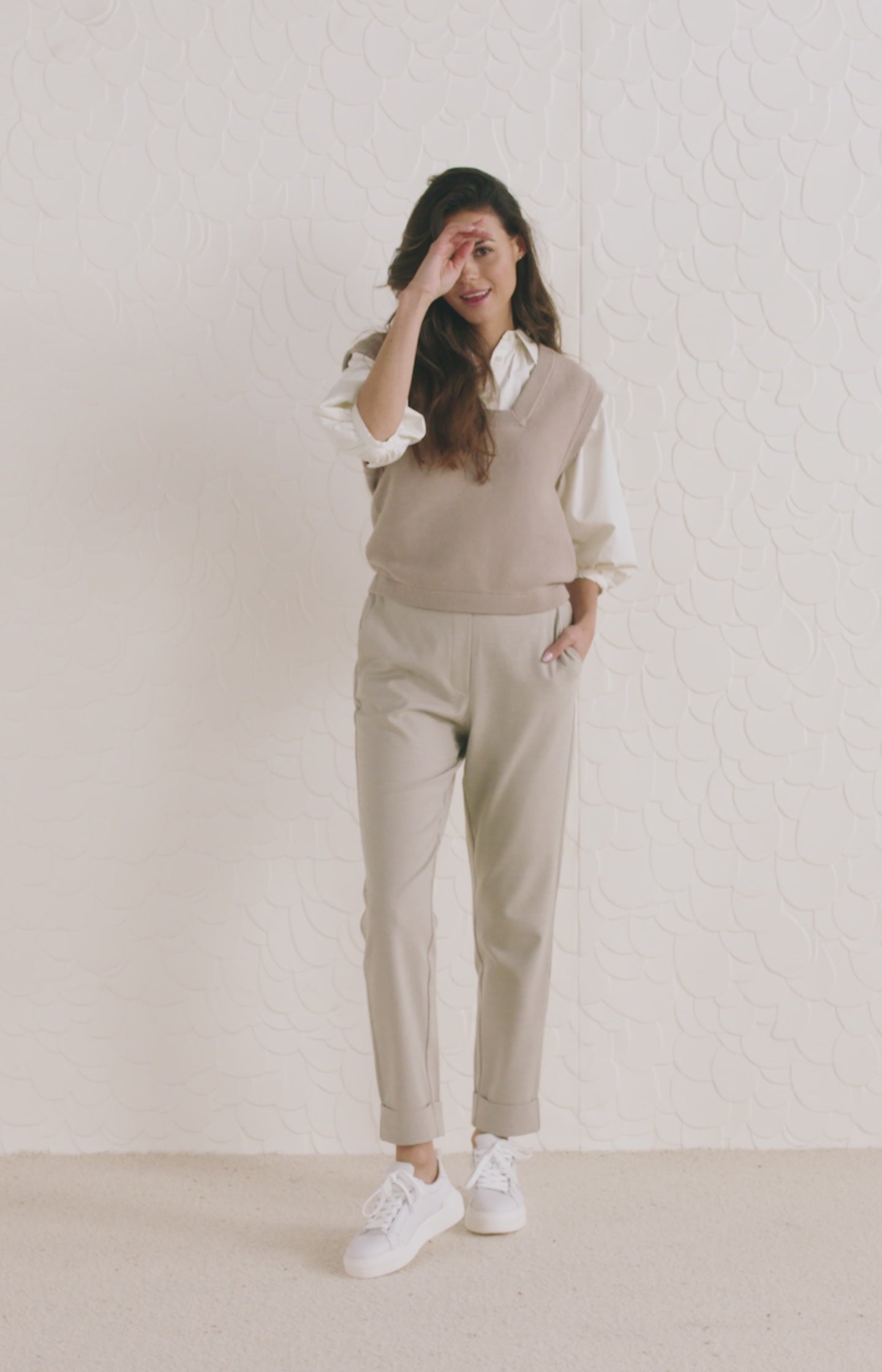 Soft pantalon with straight leg, pockets and elastic waist