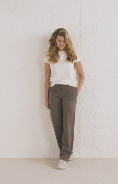 High waist pantalon with wide leg, zip and side pockets