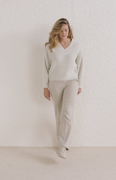 Soft herringbone trousers with pockets and elastic waist