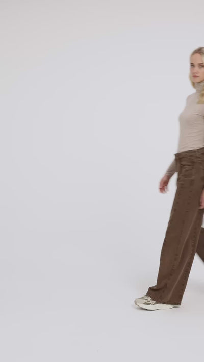Denim with high waist and wide legs (L32) - Type: video