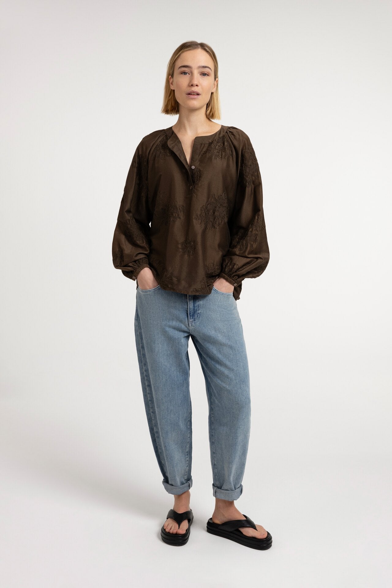 Denim trousers with loose fit - Type: video