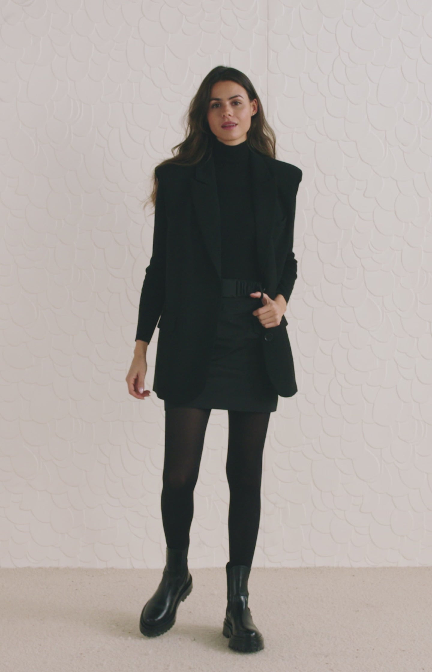 Sleeveless blazer with pockets and buttons in oversized fit