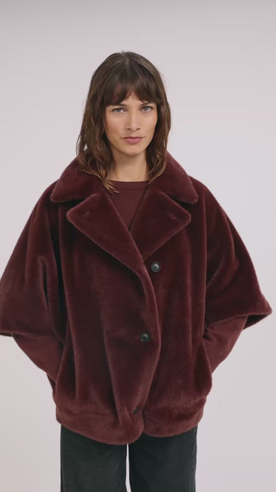 Oversized reversible faux fur jacket - Type: video