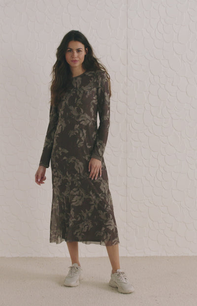 Mesh dress with round neck, long sleeves and print