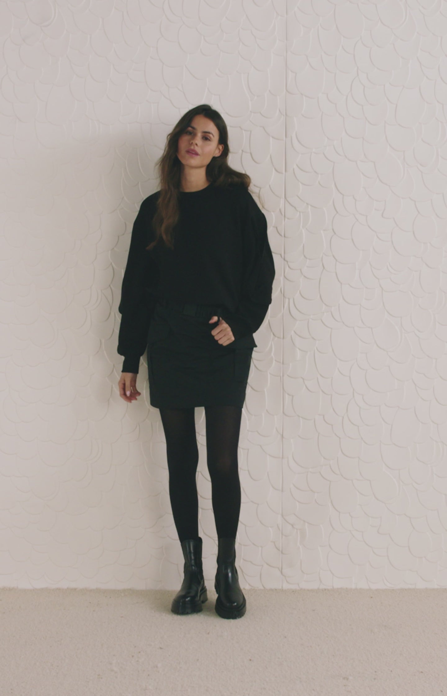 Sweatshirt with crewneck, puff sleeves and ruffle detail