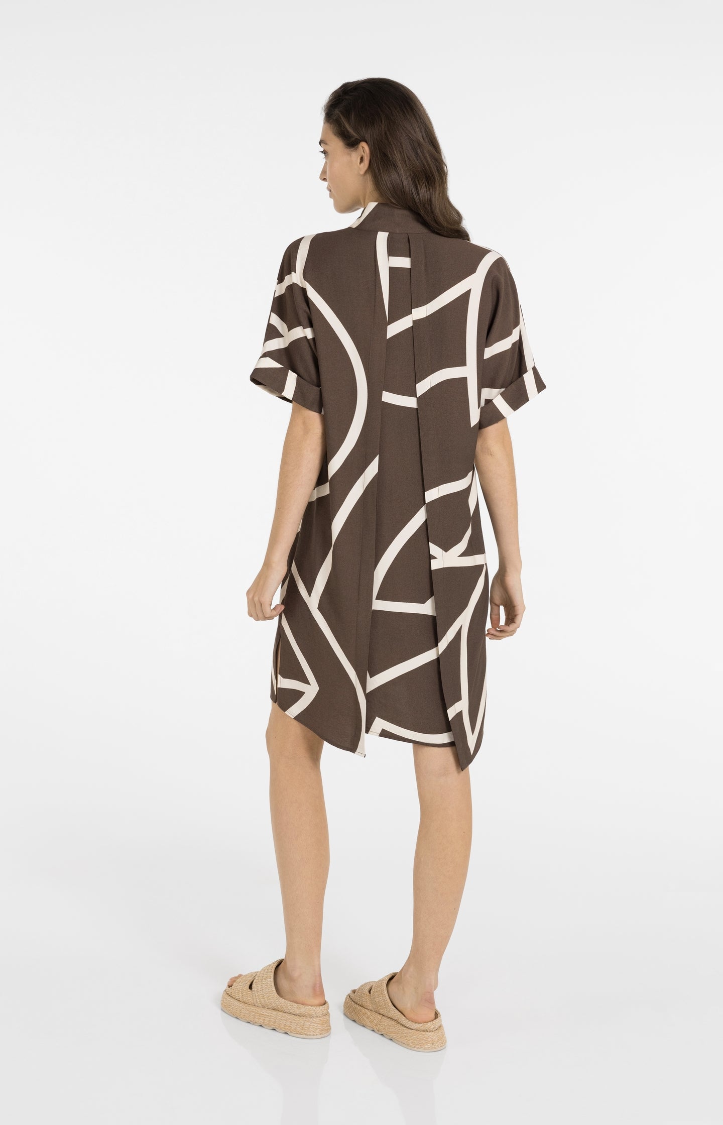 Printed dress with short sleeves and polo collar