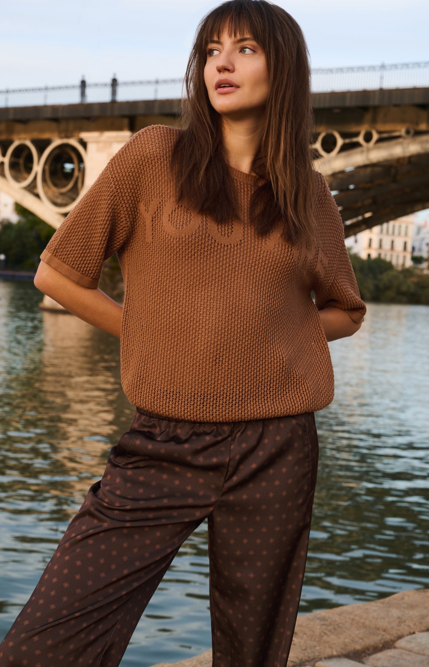Printed trousers with wide legs and elastic waist