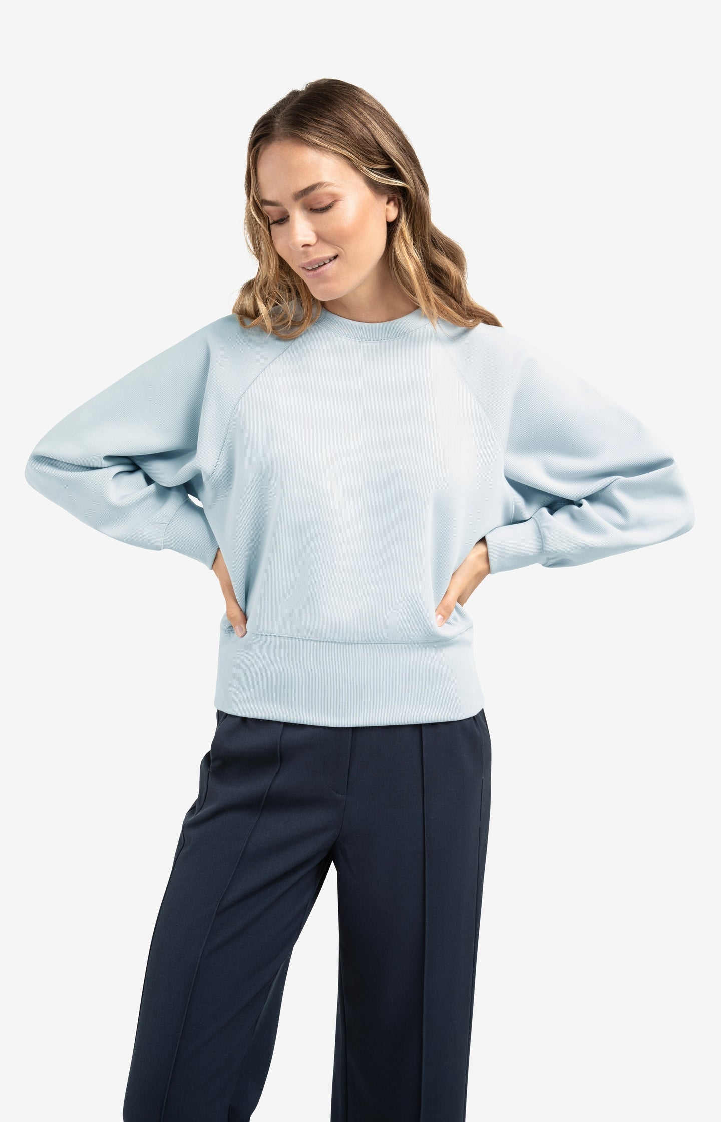 Raglan sweatshirt with fine rib texture and crew neck
