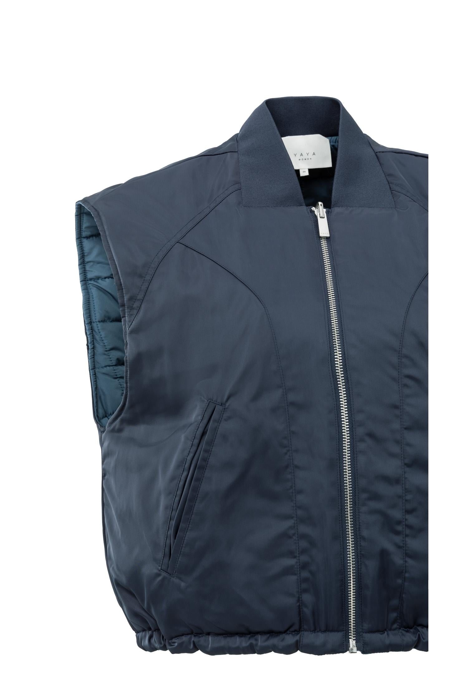 Reversible padded bodywarmer with zip closure
