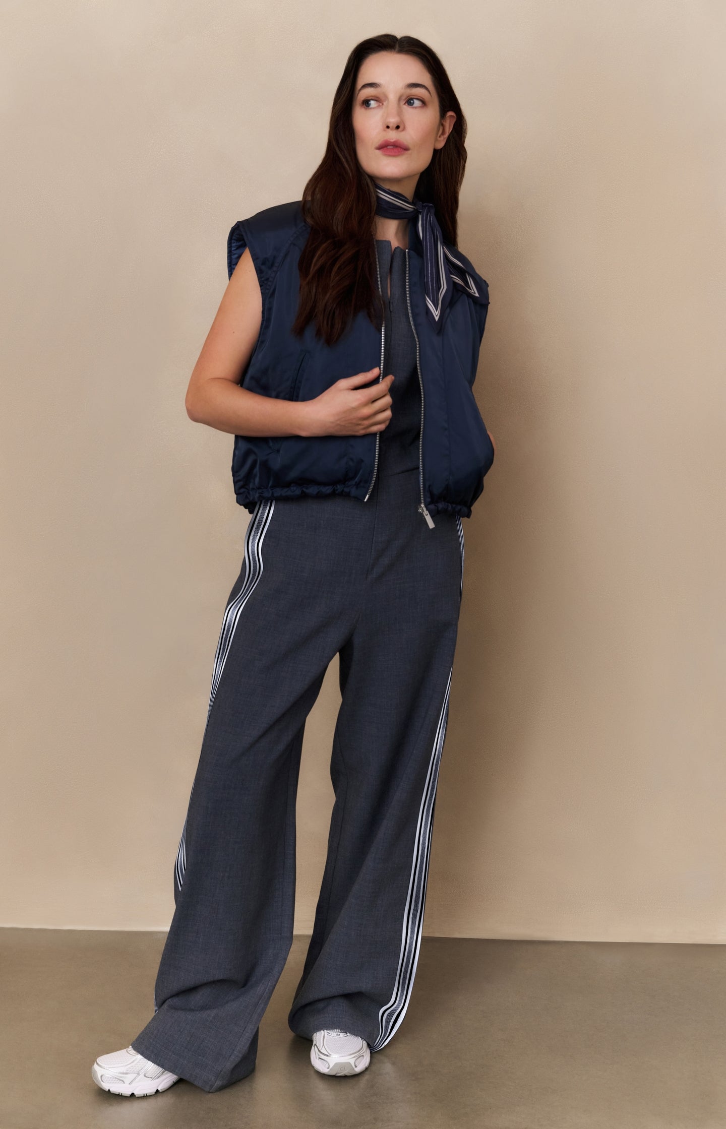 Reversible padded bodywarmer with zip closure
