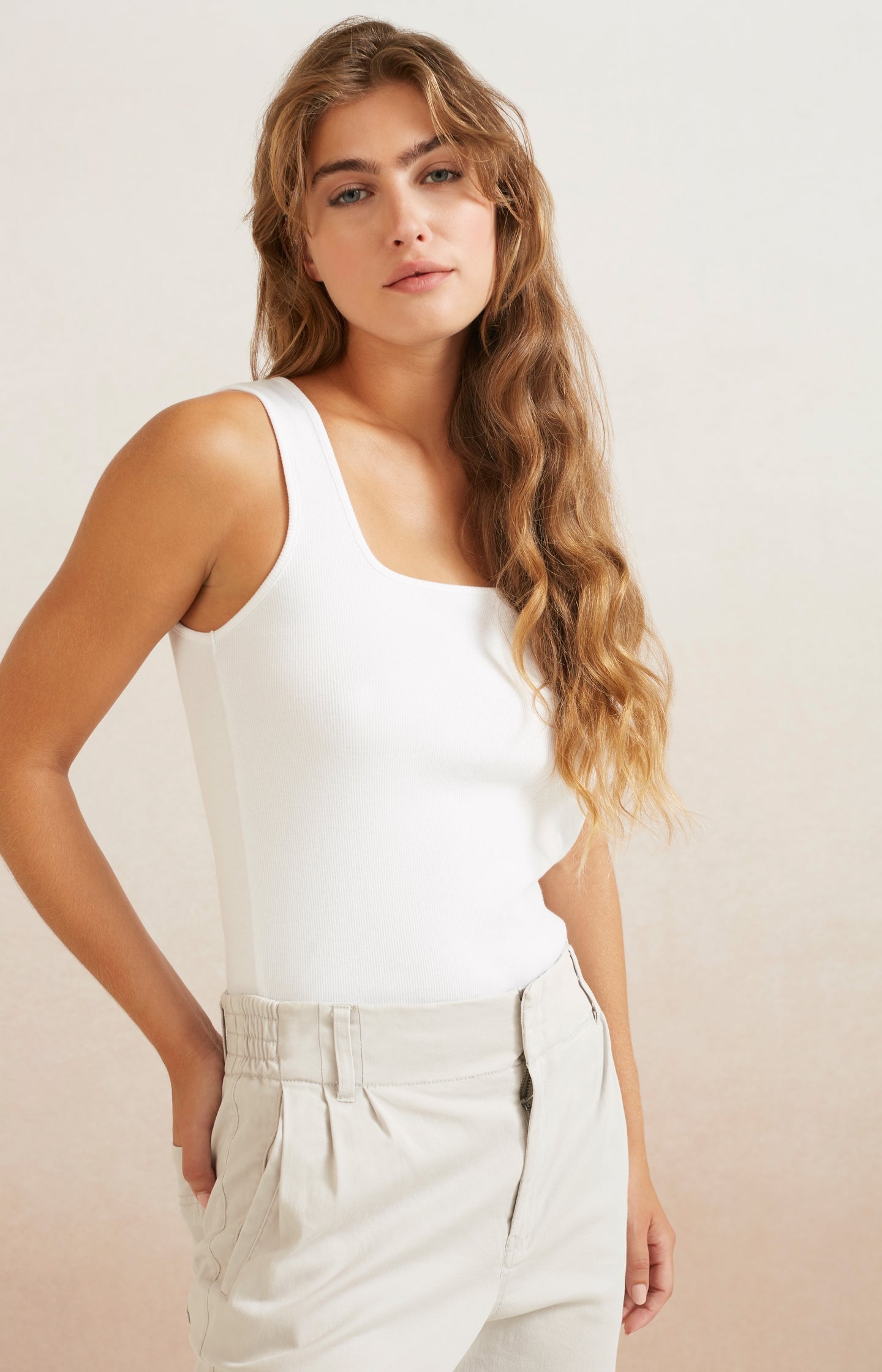 Rib knitted singlet with square neck in organic cotton - Type: lookbook