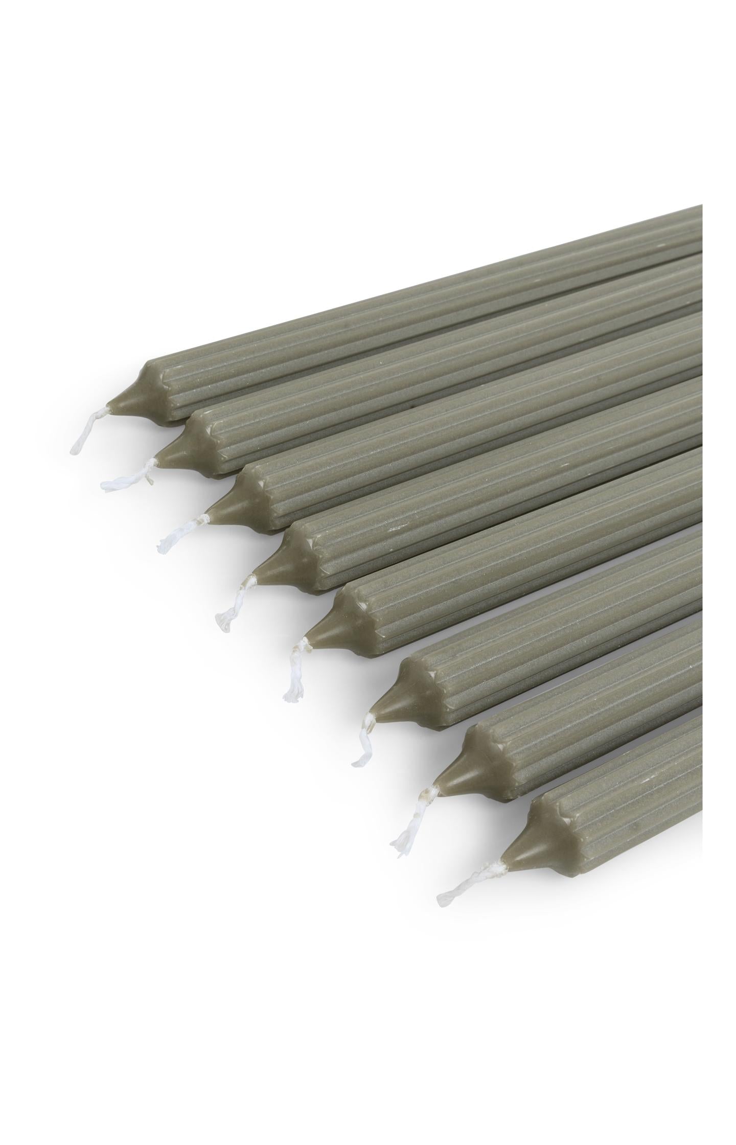Ribbed dinner candles - set of 8