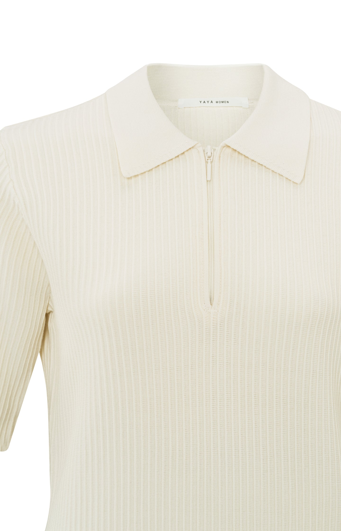 Ribbed polo with a collar, half long sleeves and a zip