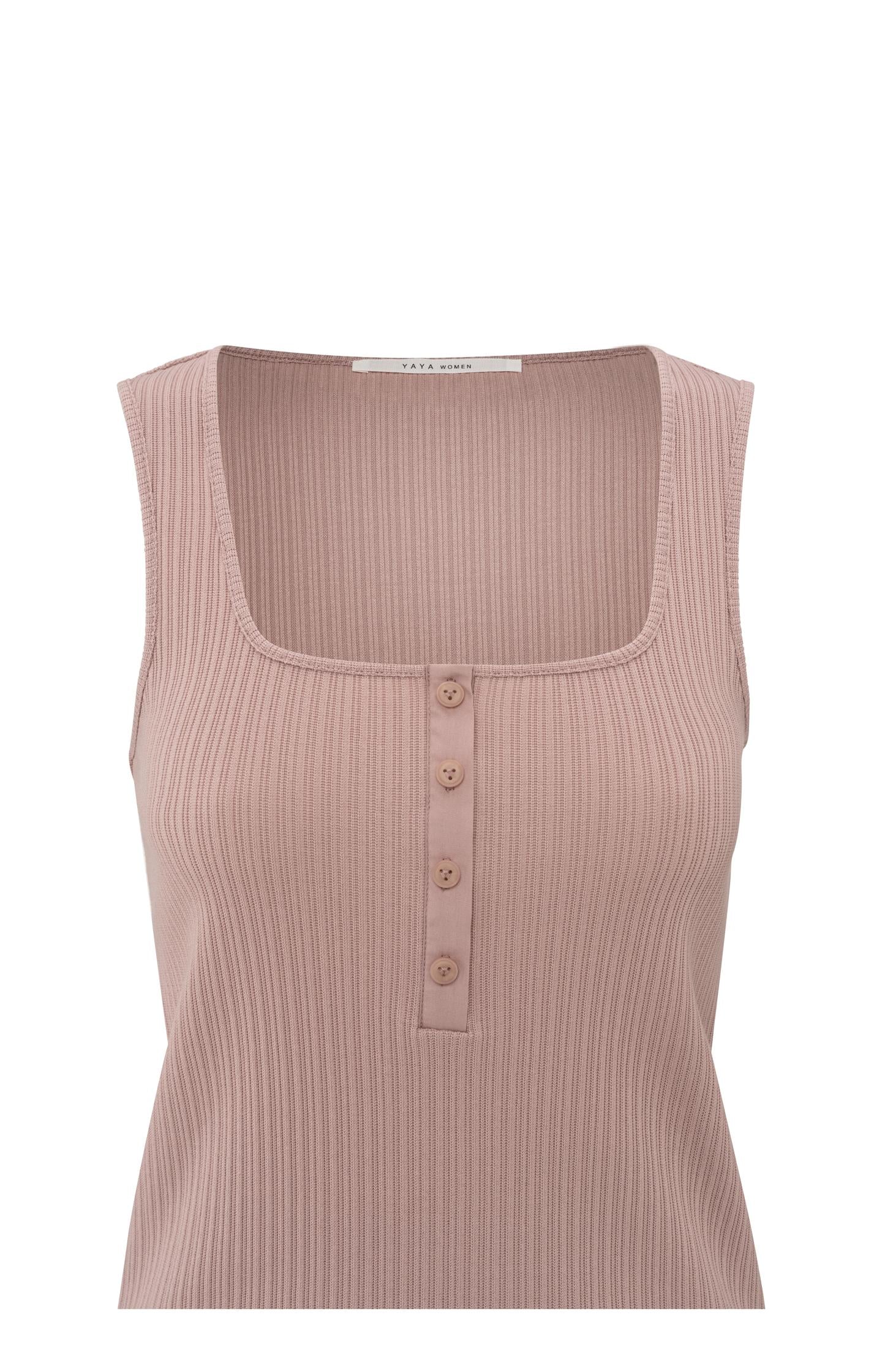 Ribbed singlet with button closure