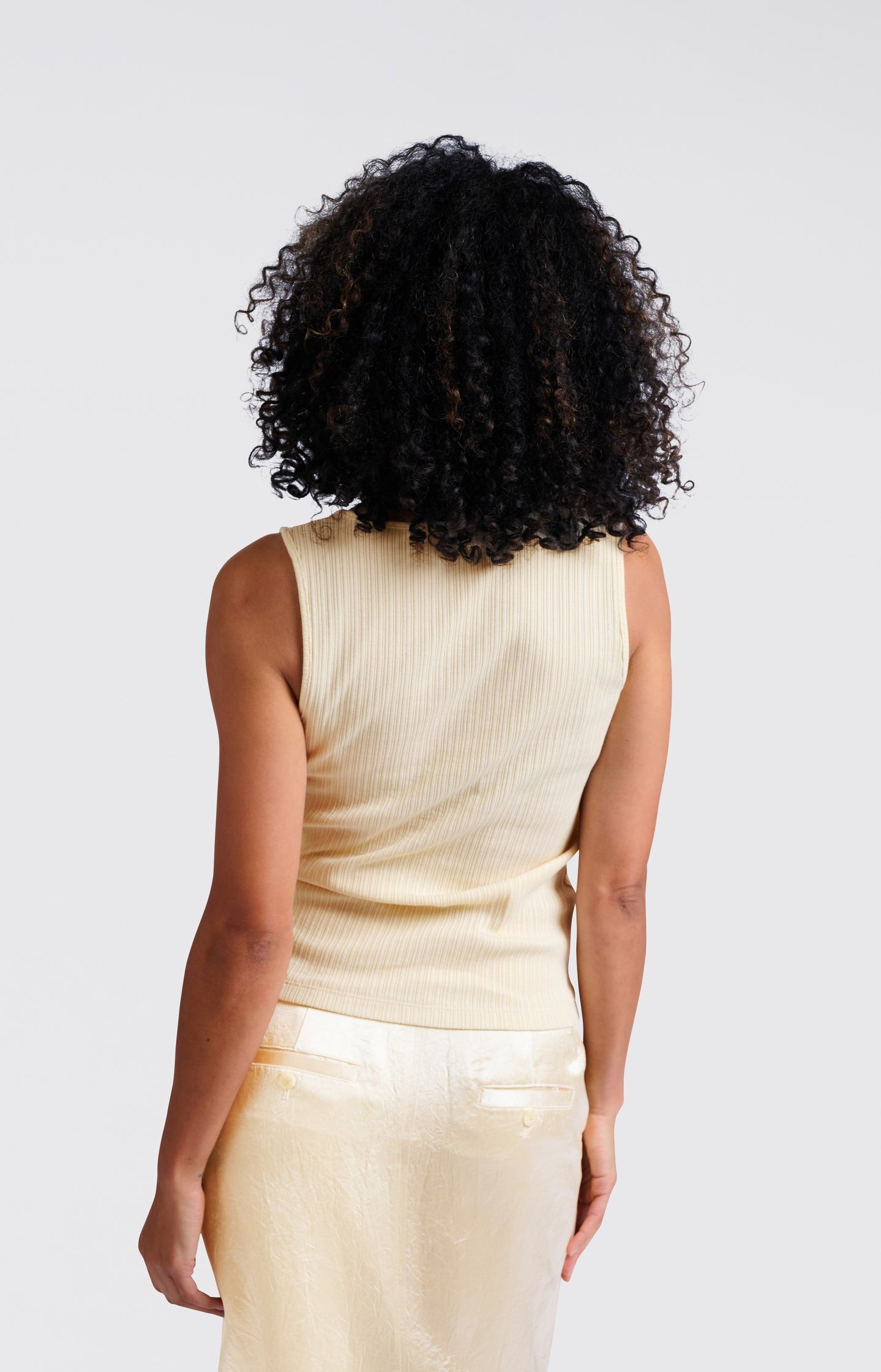 Ribbed singlet with button closure