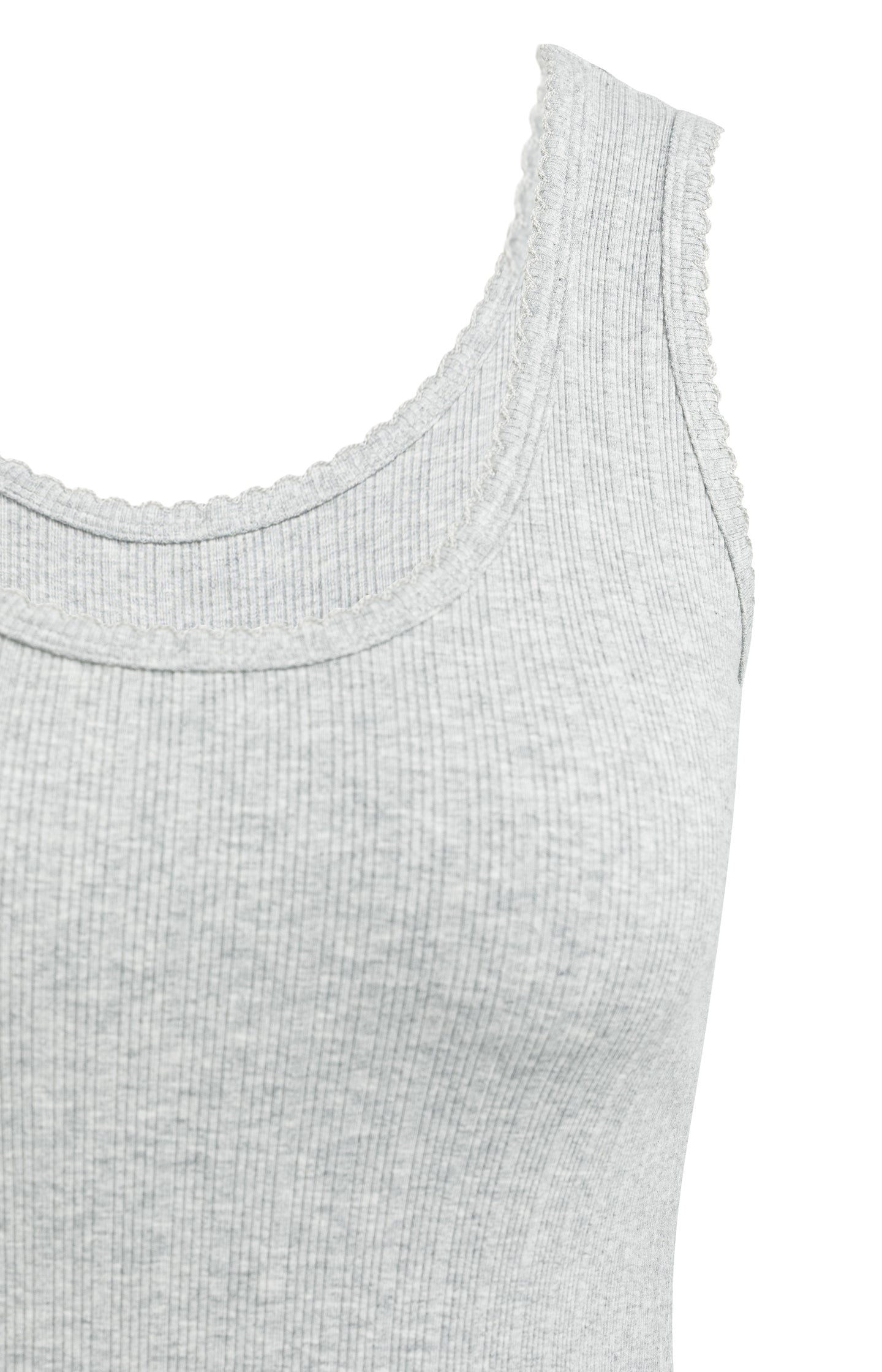 Ribbed singlet with delicate scalloped edge