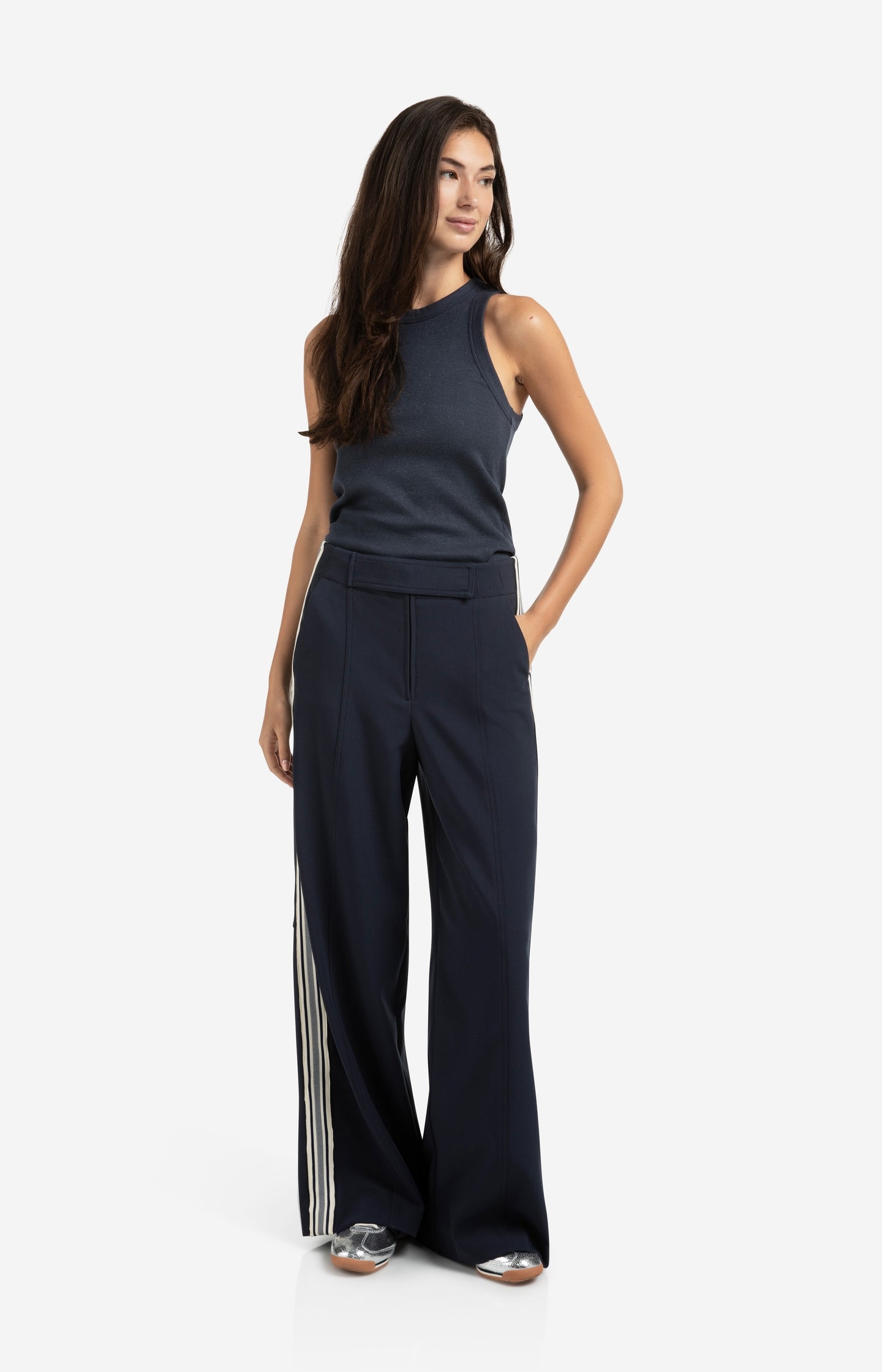 Ribbed singlet with round neck and subtle shimmer