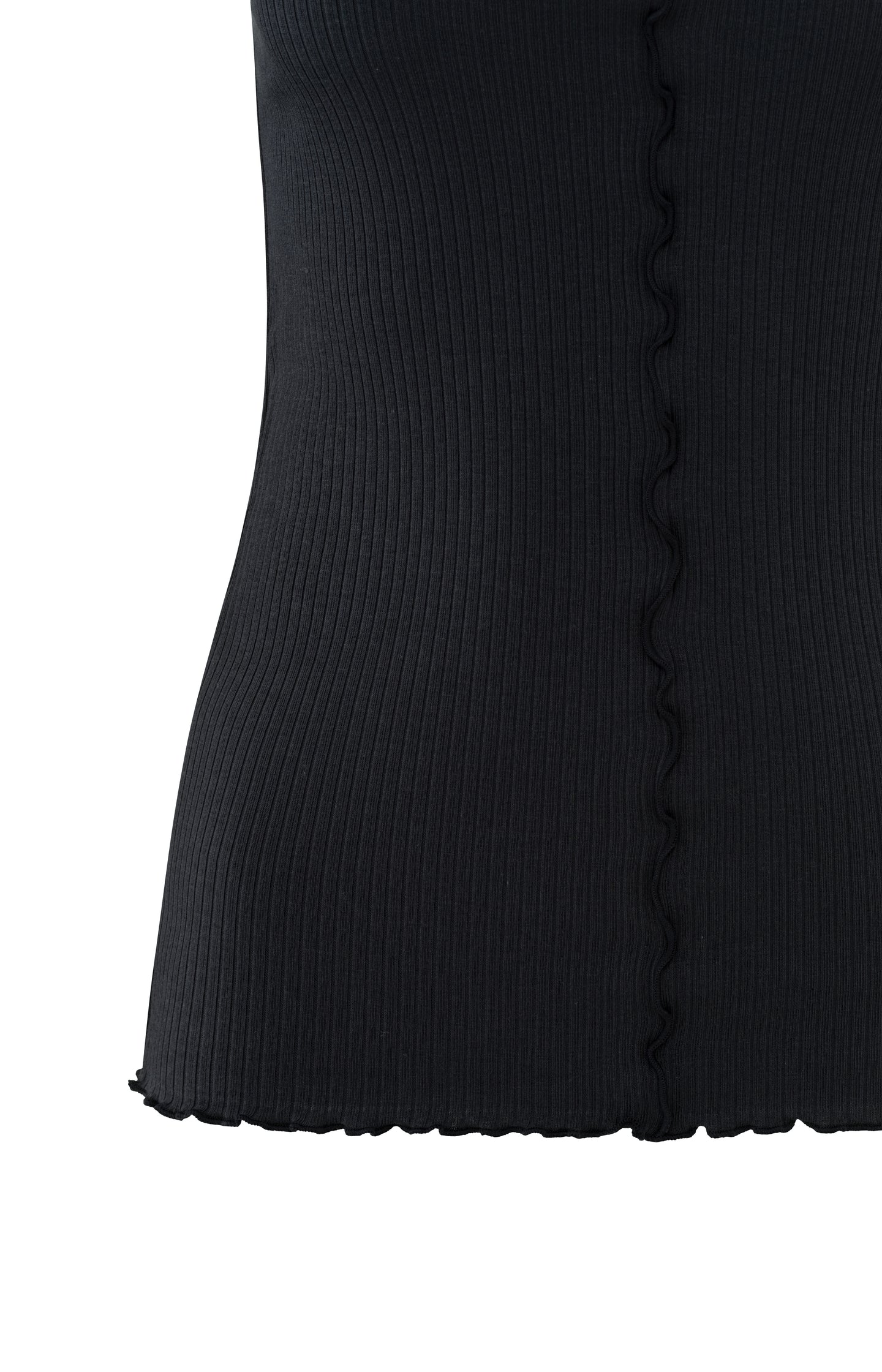 Ribbed singlet with wavy edges