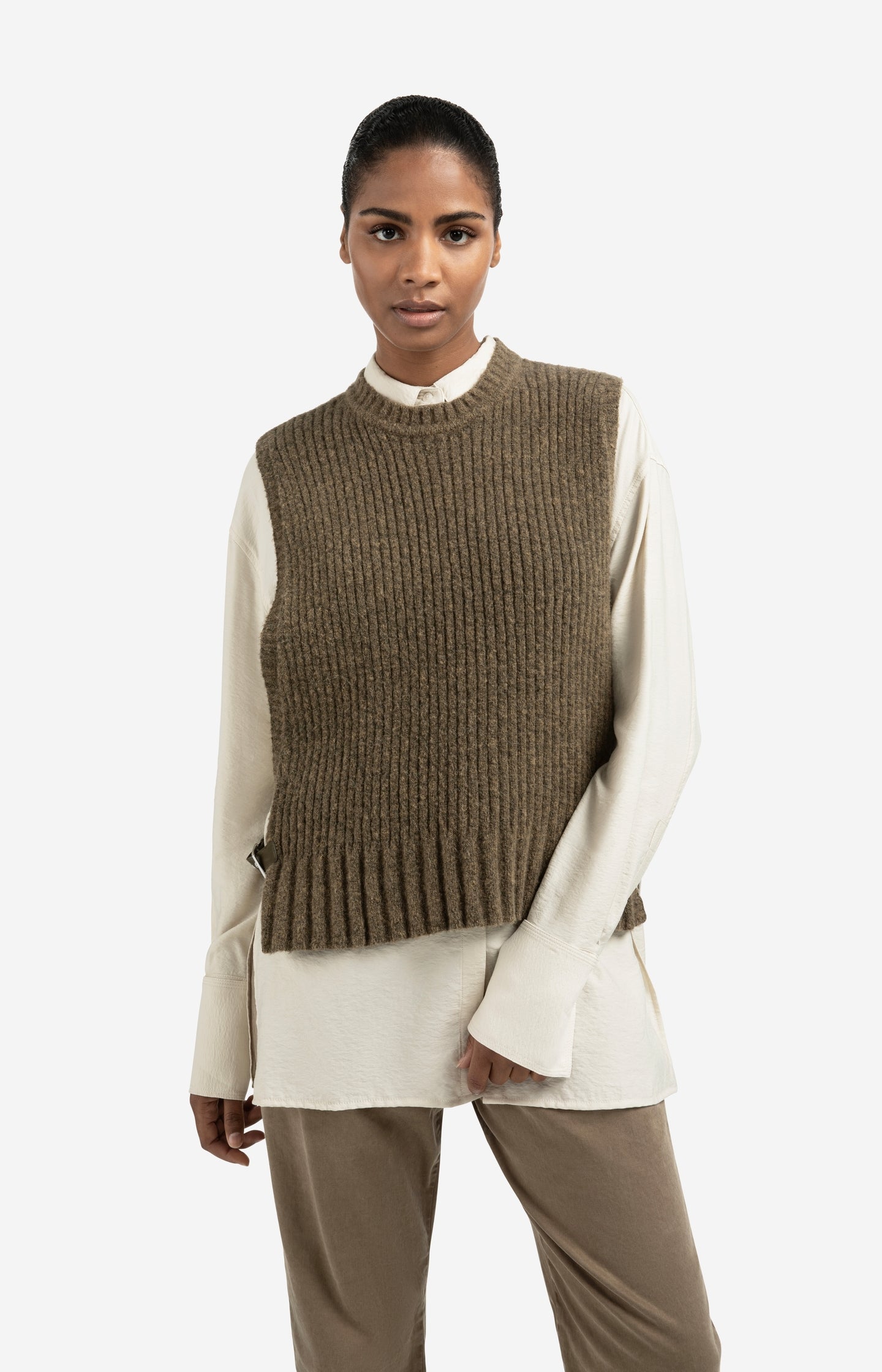 Ribbed sleeveless sweater with side buckles