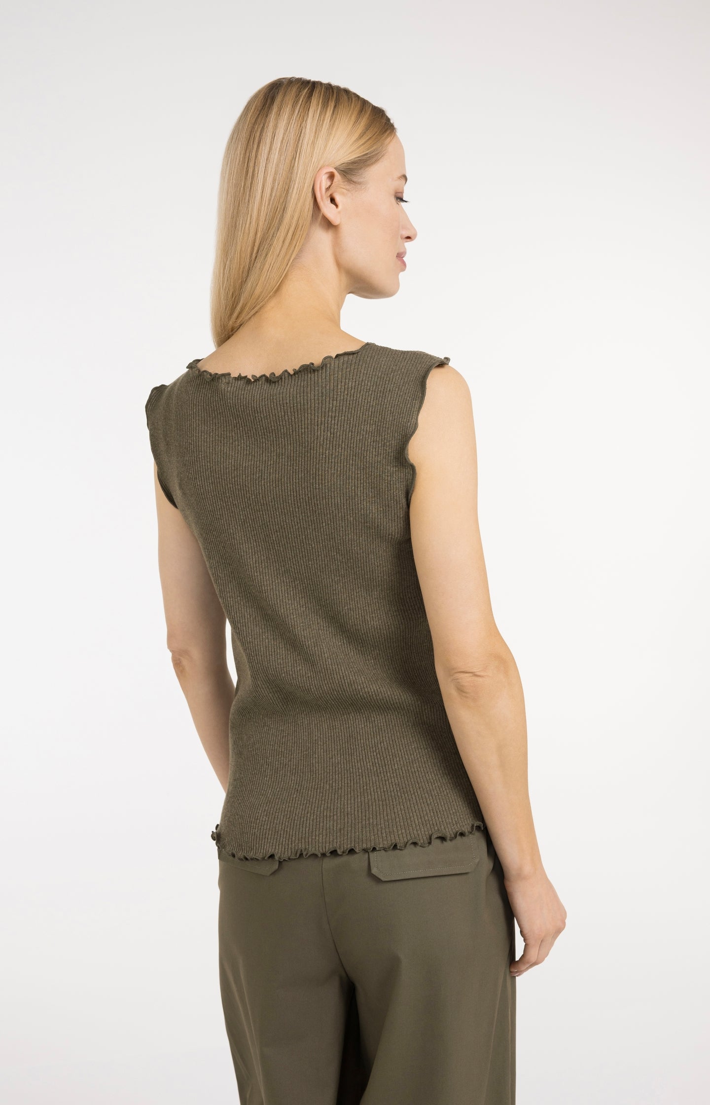 Ribbed sleeveless top with ruffled edges