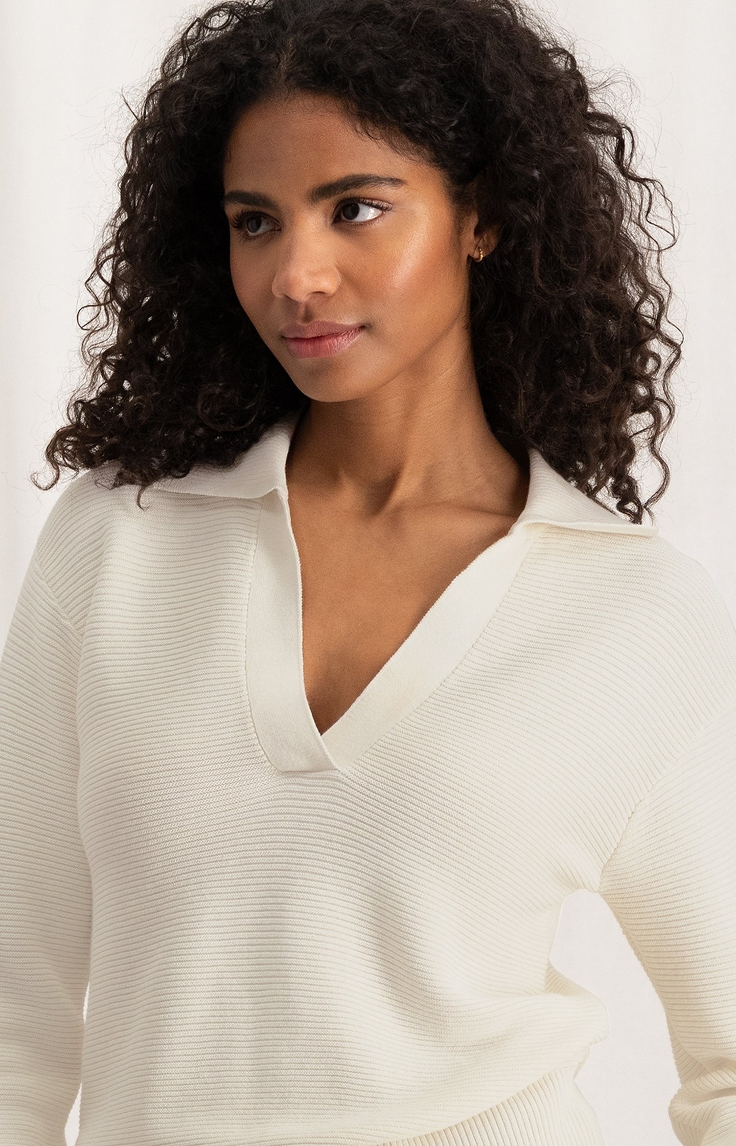 Ribbed sweater with collar, V-neck and long sleeves