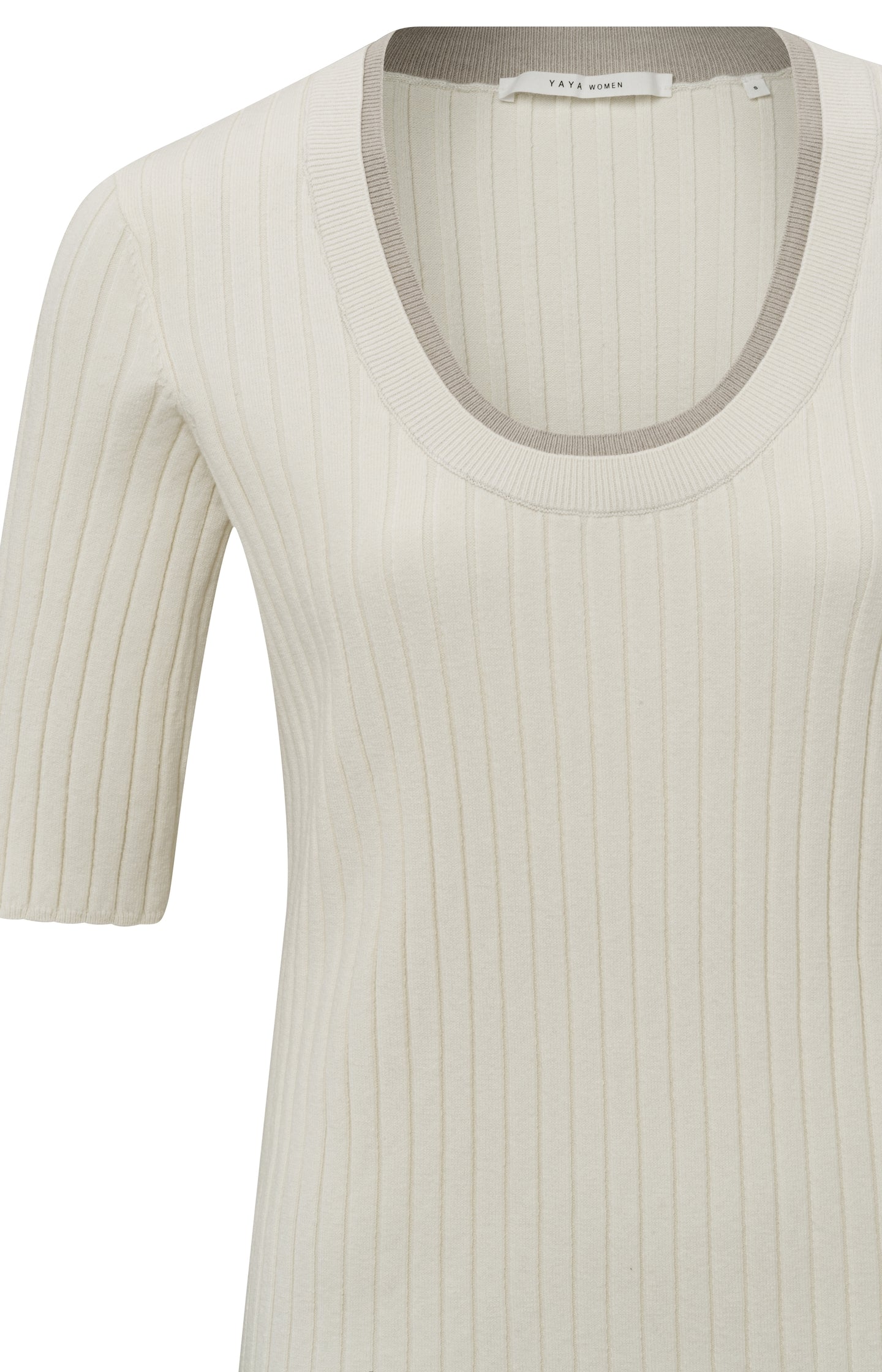 Ribbed sweater with round neck and half sleeves in slim fit